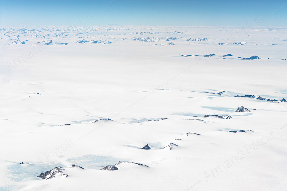 L'Antarctique et son épaisse couverture de glace. Terre Victoria.