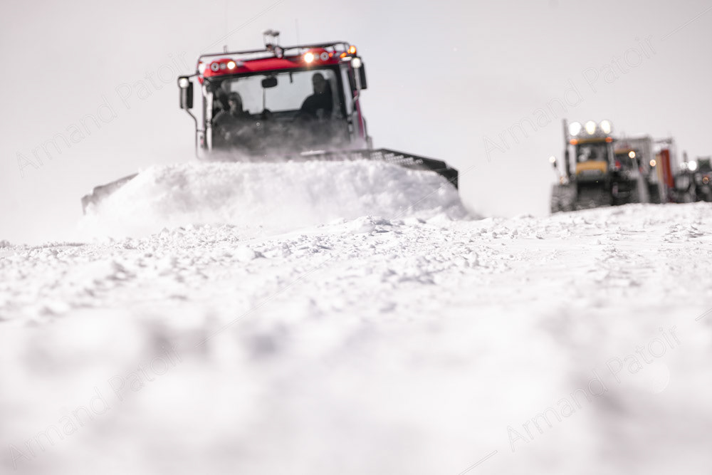 Le Raid, ce convoi qui ravitaille Concordia depuis Dumont d'Urville. Chaque trajet dure 10 jours - 1200km, 3200 mètres de dénivelé.