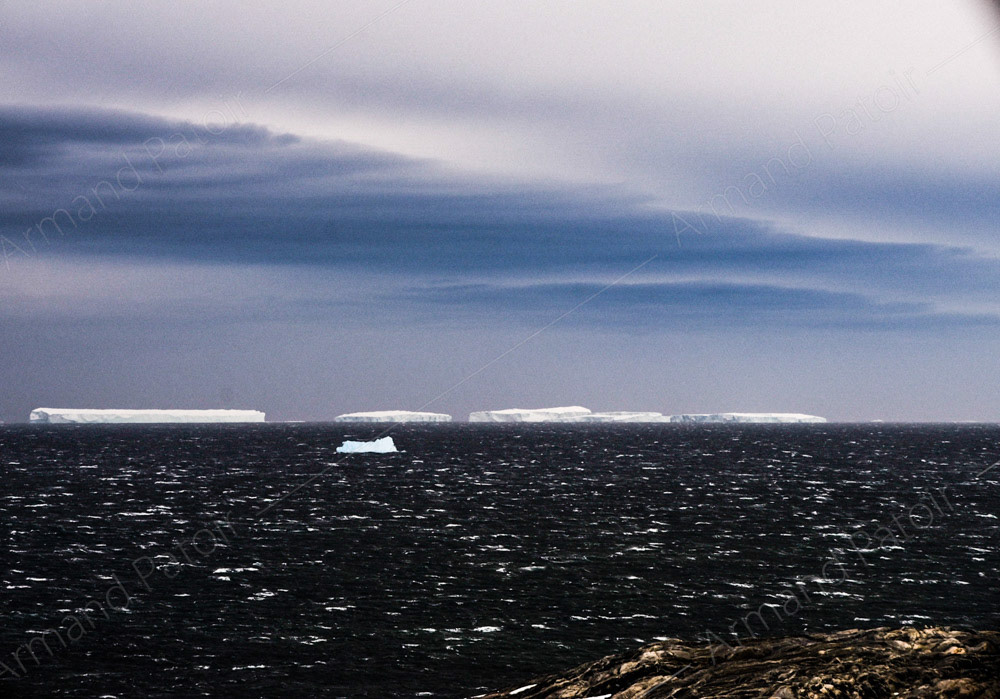 Coup de vent imminent à Dumont d'Urville.