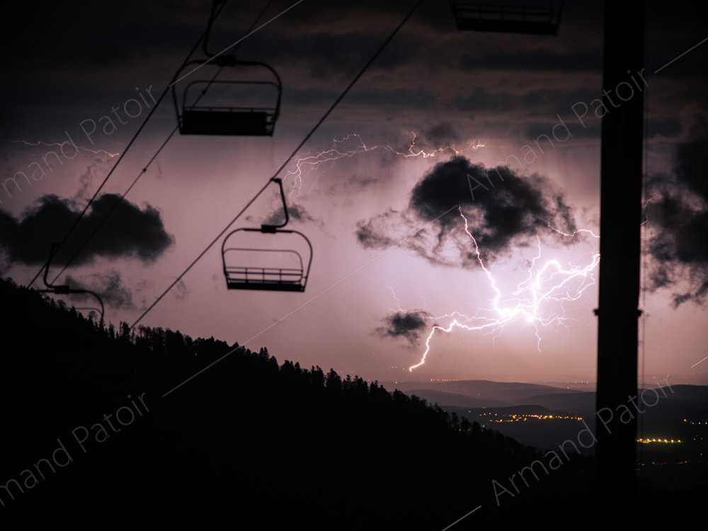 Orage sur Saint Gaudens vu depuis la station du Mourtis. 