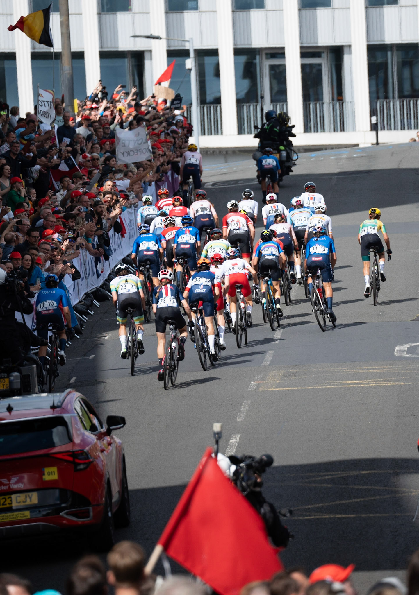 Glasgow, Scotland, UK. 13th August 2023. UCI World Championships – Lotte Kopecky of Belgium wins the Women’s Elite Road Race Road Race from Loch Lomond to Glasgow ending with 6 laps of the city centre circuit. Credit R.Gass/Alamy Live News
