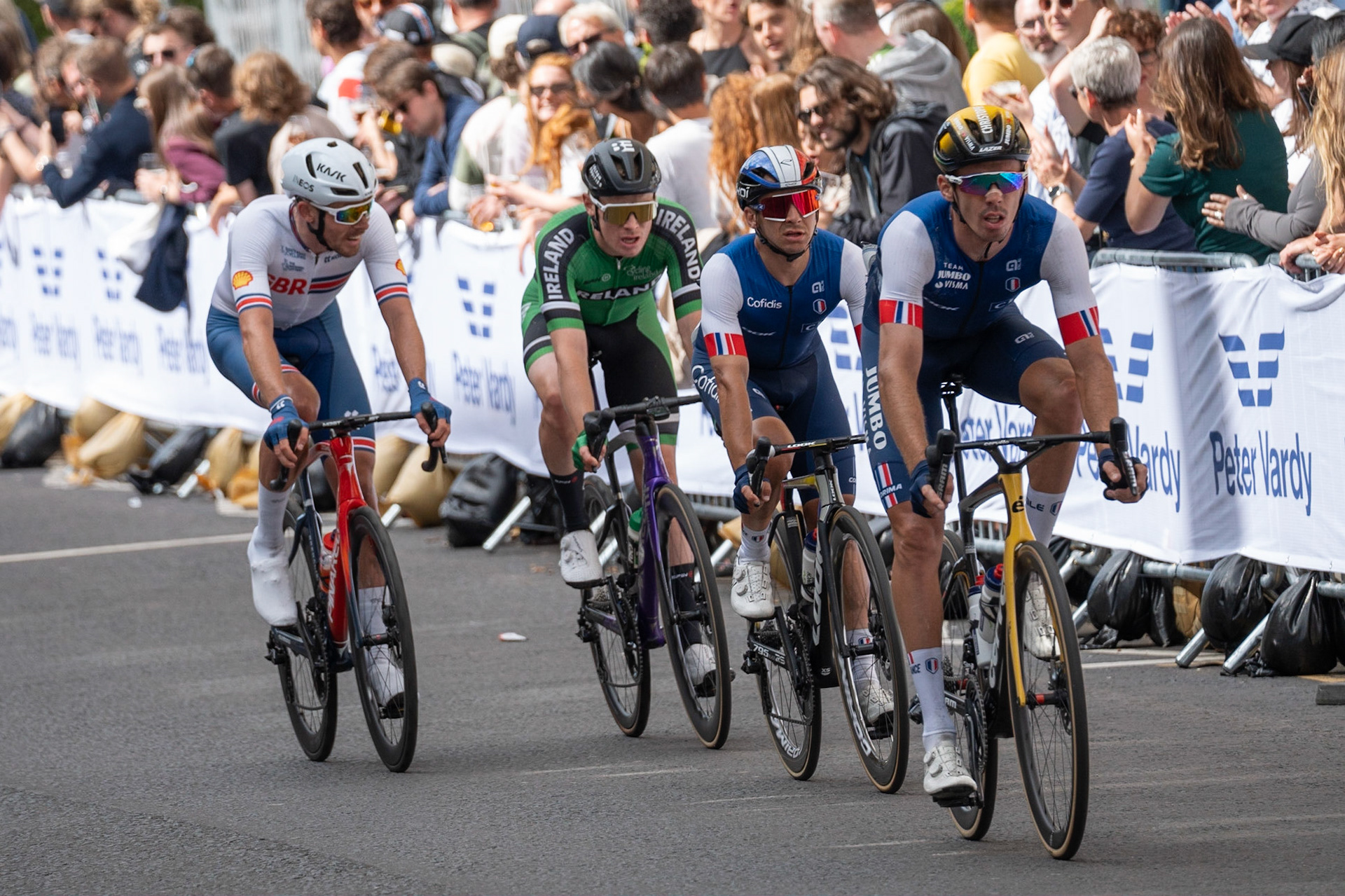 Glasgow, Scotland, UK. 6th August 2023. UCI World Championships – Mathieu van der Poel wins the Men’s Elite Road Race Road Race from Edinburgh to Glasgow ending with 10 laps of the city centre circuit. Credit R.Gass/Alamy Live News