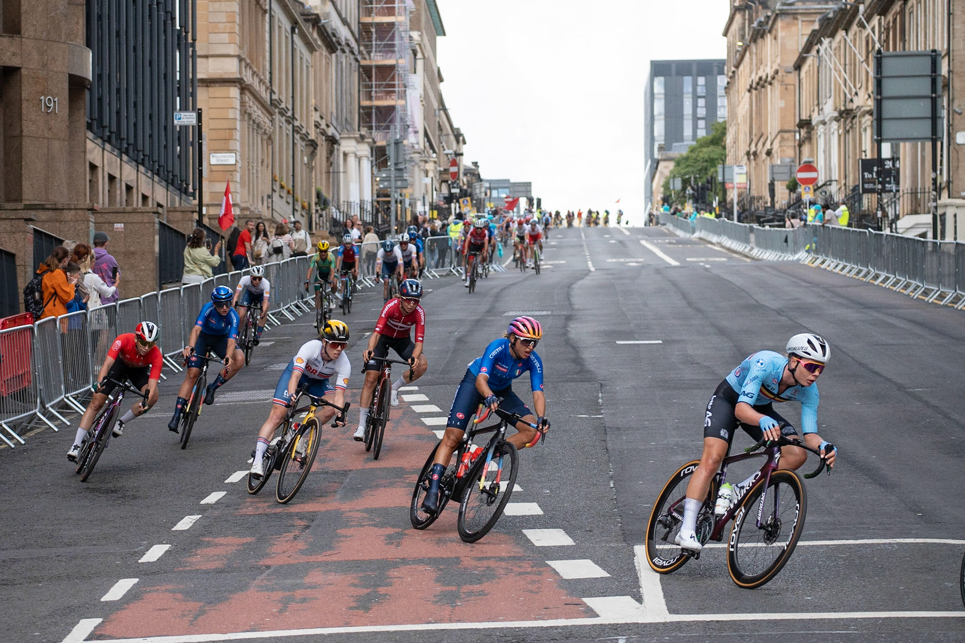 Glasgow, Scotland, UK. 13th August 2023. UCI World Championships – Lotte Kopecky of Belgium wins the Women’s Elite Road Race Road Race from Loch Lomond to Glasgow ending with 6 laps of the city centre circuit. Credit R.Gass/Alamy Live News