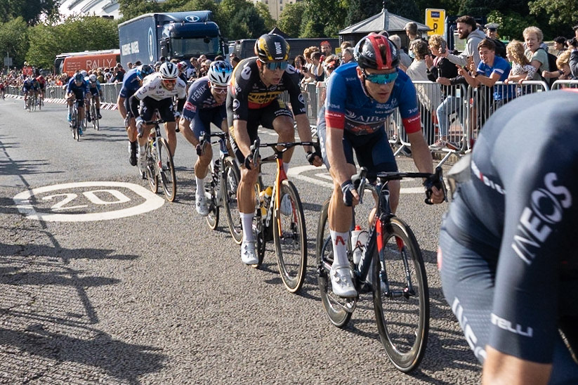 Edinburgh, Scotland, UK. 11th September 2021.Edinburgh’s Queens Drive plays host to the finish of Stage 7 of the 2021 AJ Bell Tour of Britain Cycling Race with Ethan Hayter, Wout Van Aert and Julian Alaphilippe battling to take the lead into the final stage tomorrow. Credit: Richard Gass/Alamy Live News