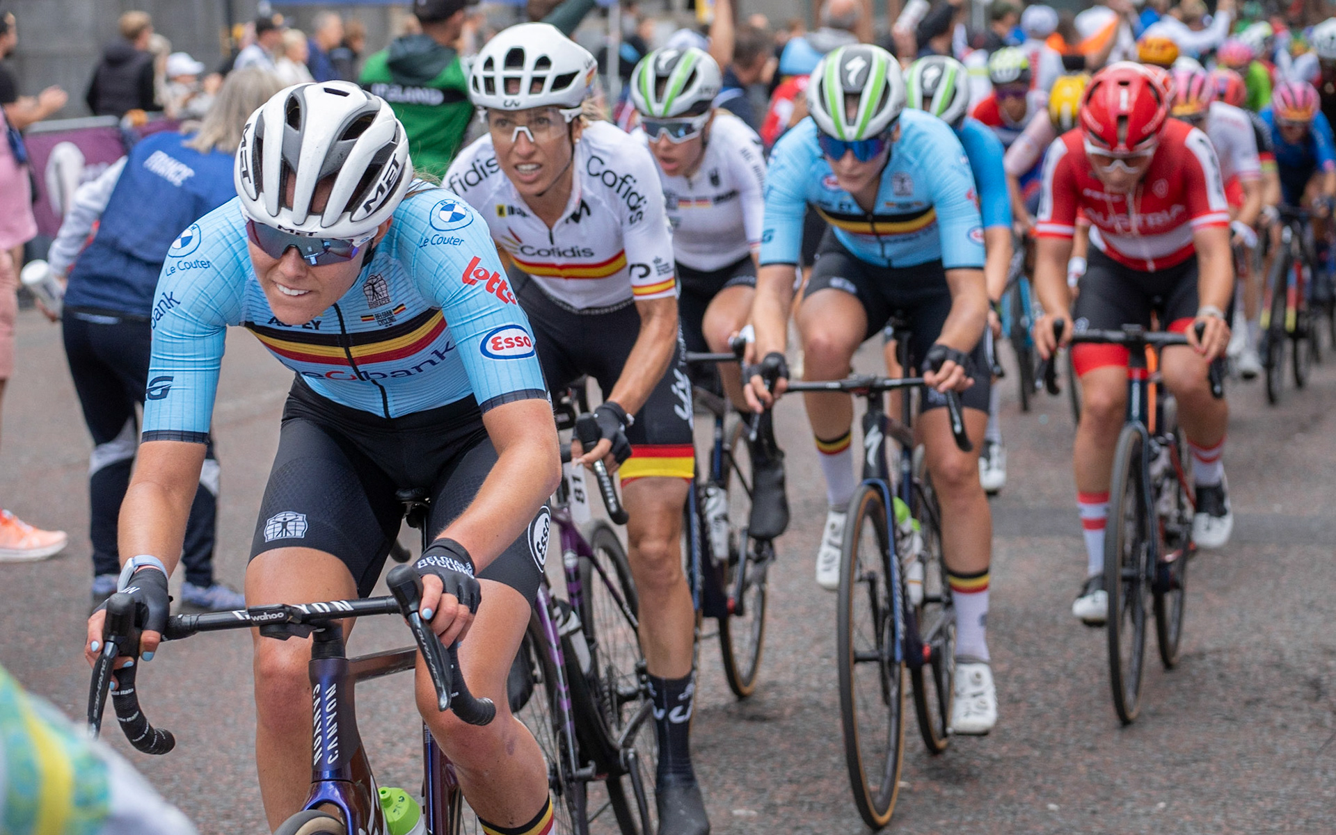 Glasgow, Scotland, UK. 13th August 2023. UCI World Championships – Lotte Kopecky of Belgium wins the Women’s Elite Road Race Road Race from Loch Lomond to Glasgow ending with 6 laps of the city centre circuit. Credit R.Gass/Alamy Live News