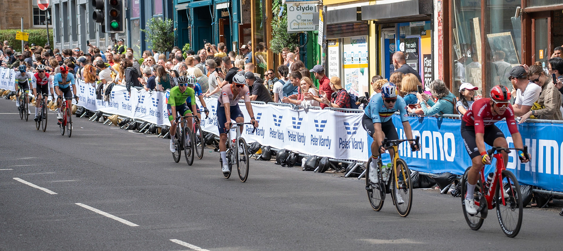 Glasgow, Scotland, UK. 6th August 2023. UCI World Championships – Mathieu van der Poel wins the Men’s Elite Road Race Road Race from Edinburgh to Glasgow ending with 10 laps of the city centre circuit. Credit R.Gass/Alamy Live News