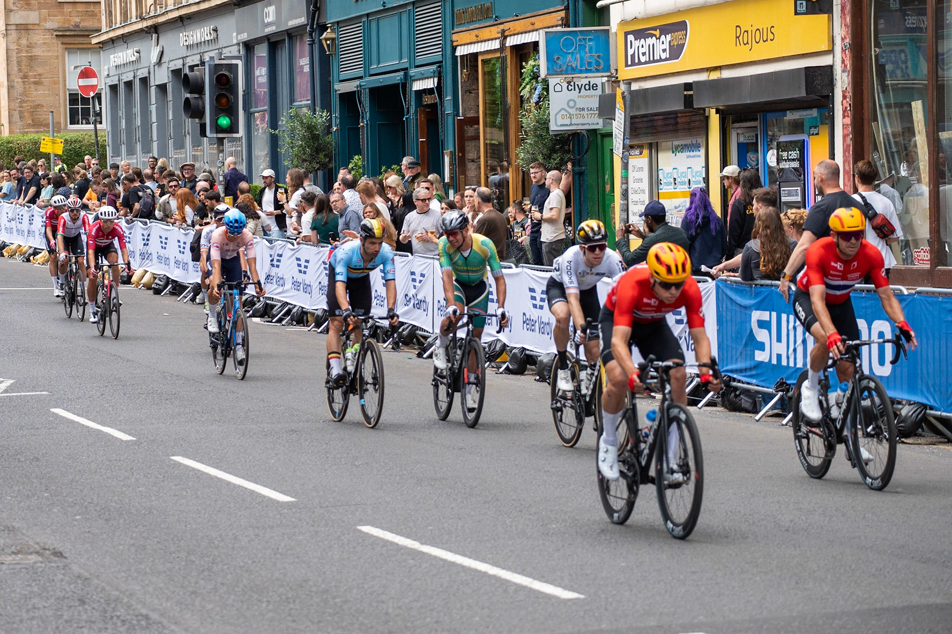 Glasgow, Scotland, UK. 6th August 2023. UCI World Championships – Mathieu van der Poel wins the Men’s Elite Road Race Road Race from Edinburgh to Glasgow ending with 10 laps of the city centre circuit. Credit R.Gass/Alamy Live News