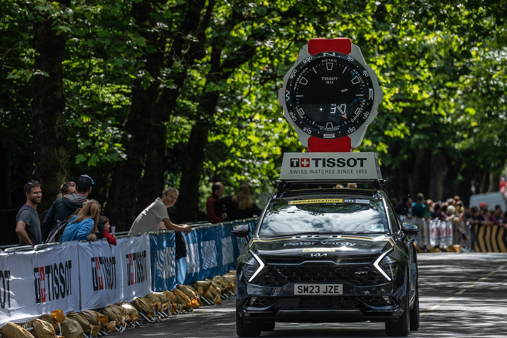 Glasgow, Scotland, UK. 6th August 2023. UCI World Championships – Mathieu van der Poel wins the Men’s Elite Road Race Road Race from Edinburgh to Glasgow ending with 10 laps of the city centre circuit. Credit R.Gass/Alamy Live News
