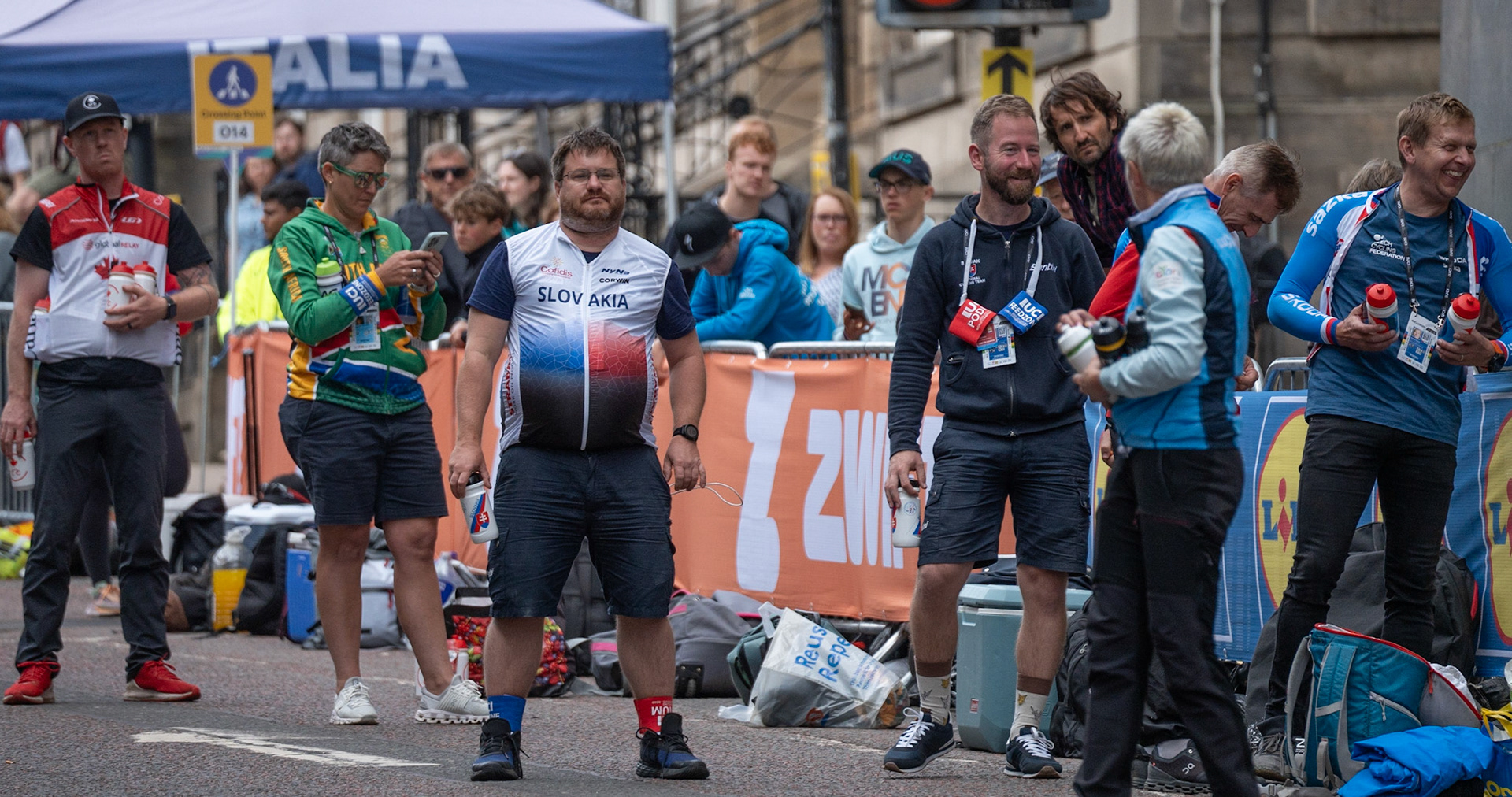 Glasgow, Scotland, UK. 13th August 2023. UCI World Championships – Lotte Kopecky of Belgium wins the Women’s Elite Road Race Road Race from Loch Lomond to Glasgow ending with 6 laps of the city centre circuit. Credit R.Gass/Alamy Live News