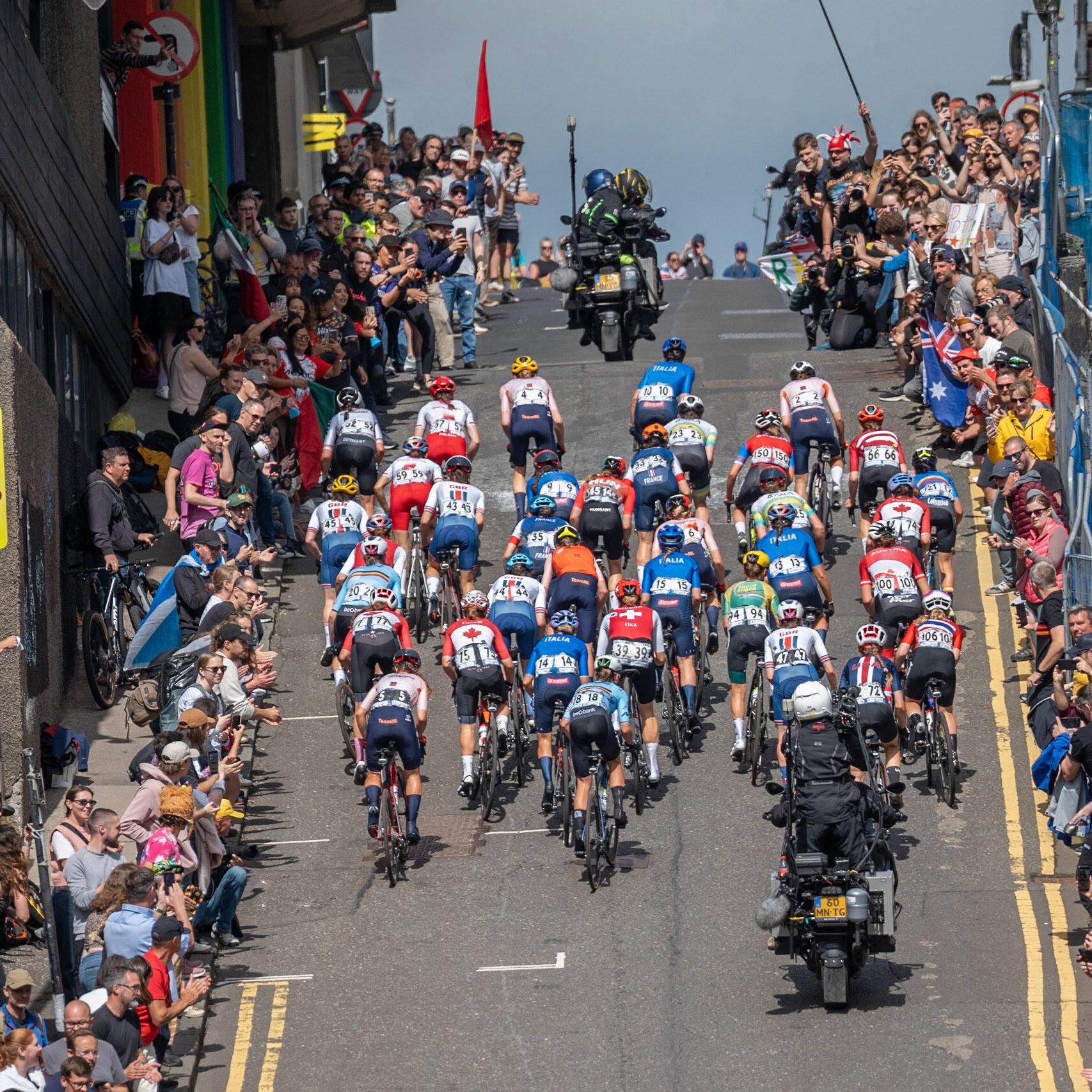 Glasgow, Scotland, UK. 13th August 2023. UCI World Championships – Lotte Kopecky of Belgium wins the Women’s Elite Road Race Road Race from Loch Lomond to Glasgow ending with 6 laps of the city centre circuit. Credit R.Gass/Alamy Live News