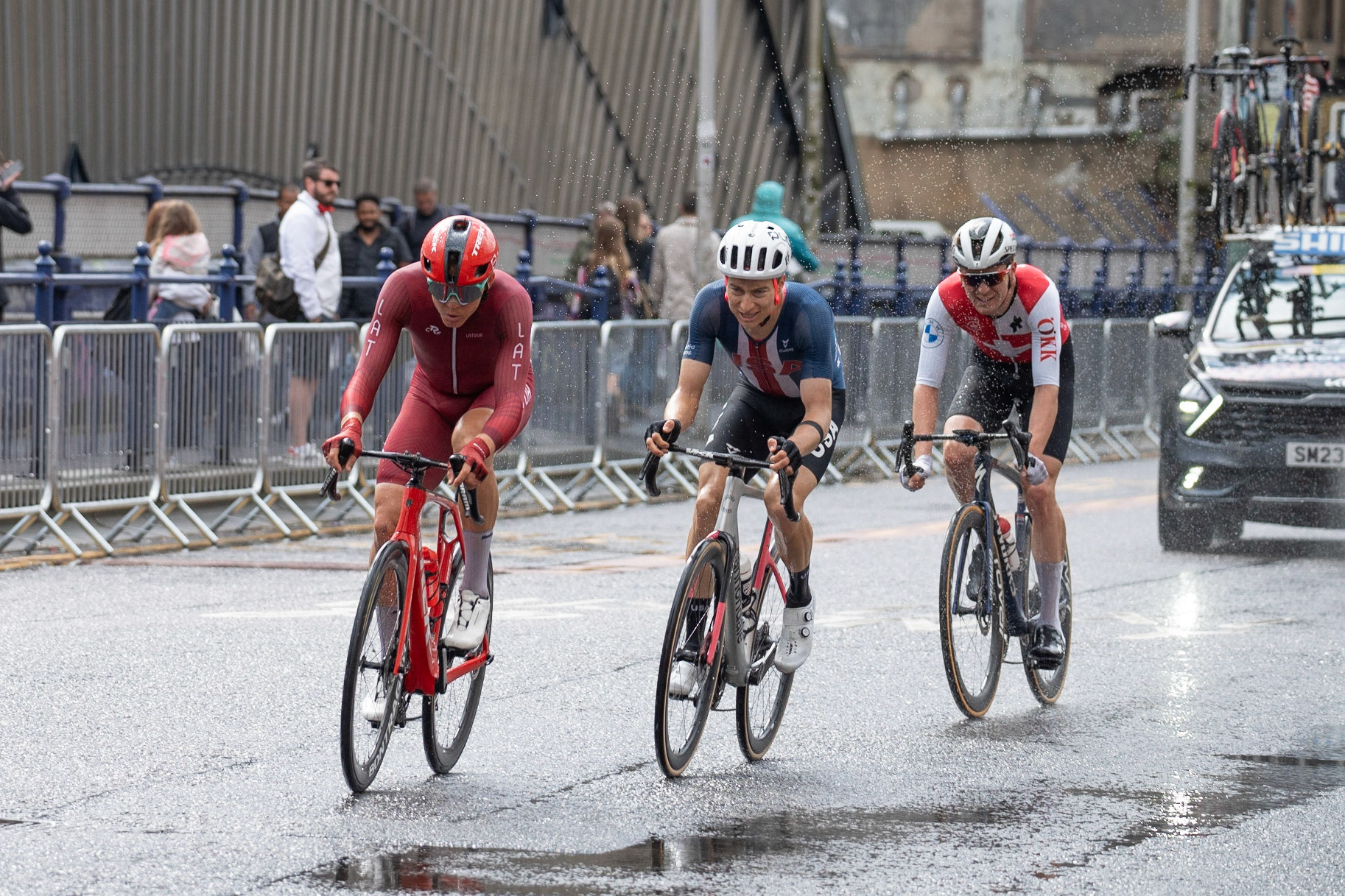 Glasgow, Scotland, UK. 6th August 2023. UCI World Championships – Mathieu van der Poel wins the Men’s Elite Road Race Road Race from Edinburgh to Glasgow ending with 10 laps of the city centre circuit. Credit R.Gass/Alamy Live News