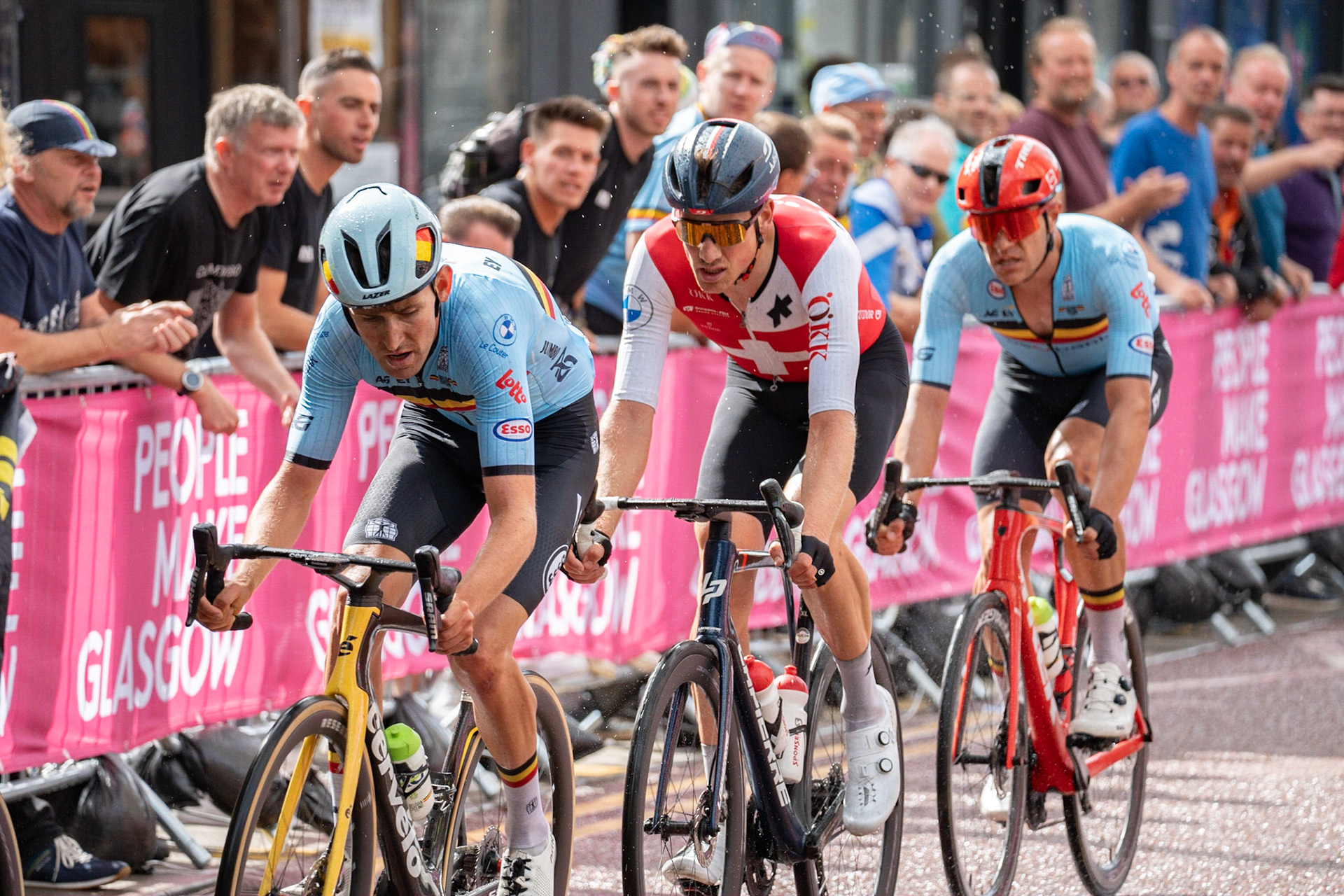 Glasgow, Scotland, UK. 6th August 2023. UCI World Championships – Mathieu van der Poel wins the Men’s Elite Road Race Road Race from Edinburgh to Glasgow ending with 10 laps of the city centre circuit. Credit R.Gass/Alamy Live News