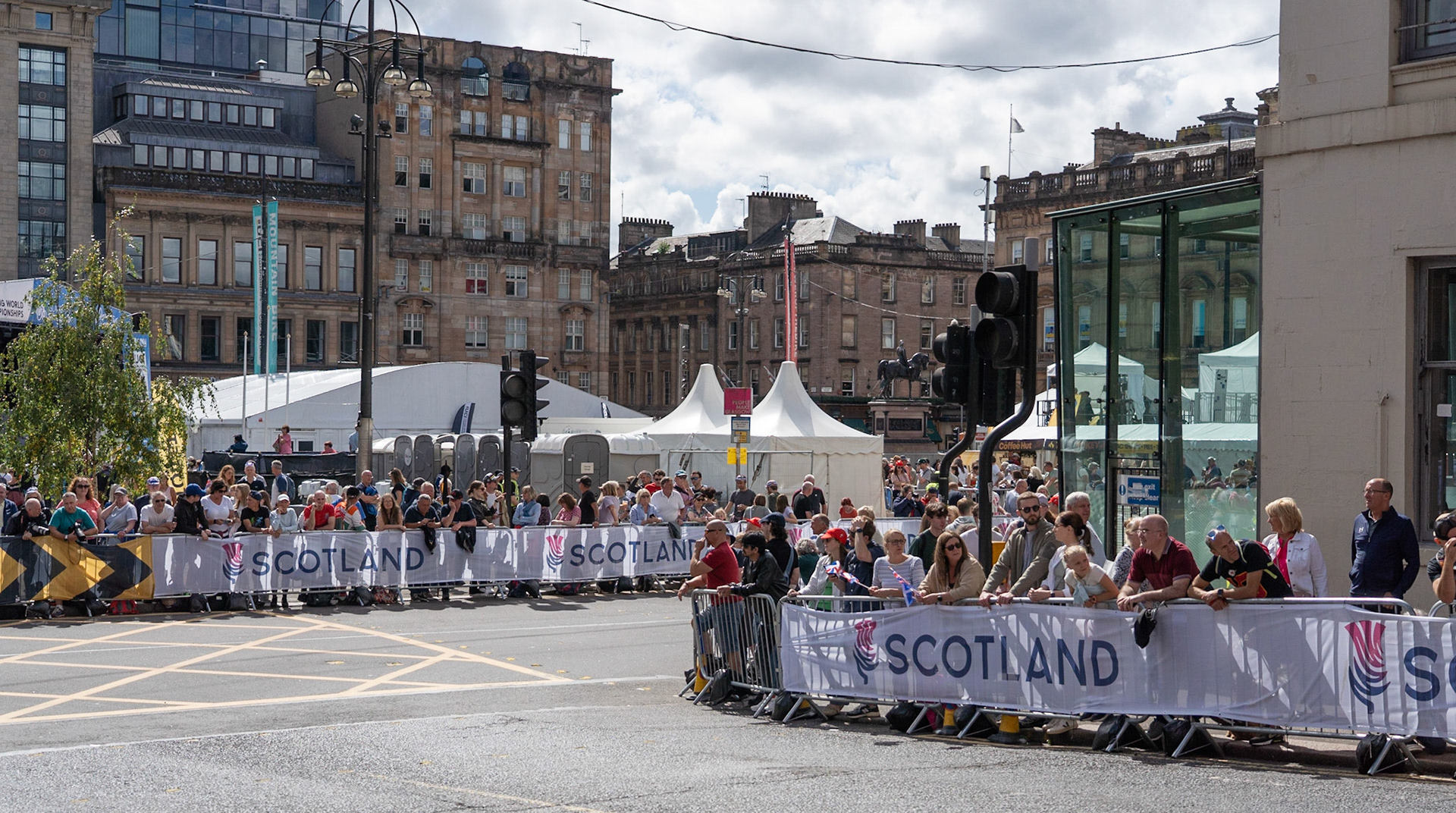 Glasgow, Scotland, UK. 13th August 2023. UCI World Championships – Lotte Kopecky of Belgium wins the Women’s Elite Road Race Road Race from Loch Lomond to Glasgow ending with 6 laps of the city centre circuit. Credit R.Gass/Alamy Live News