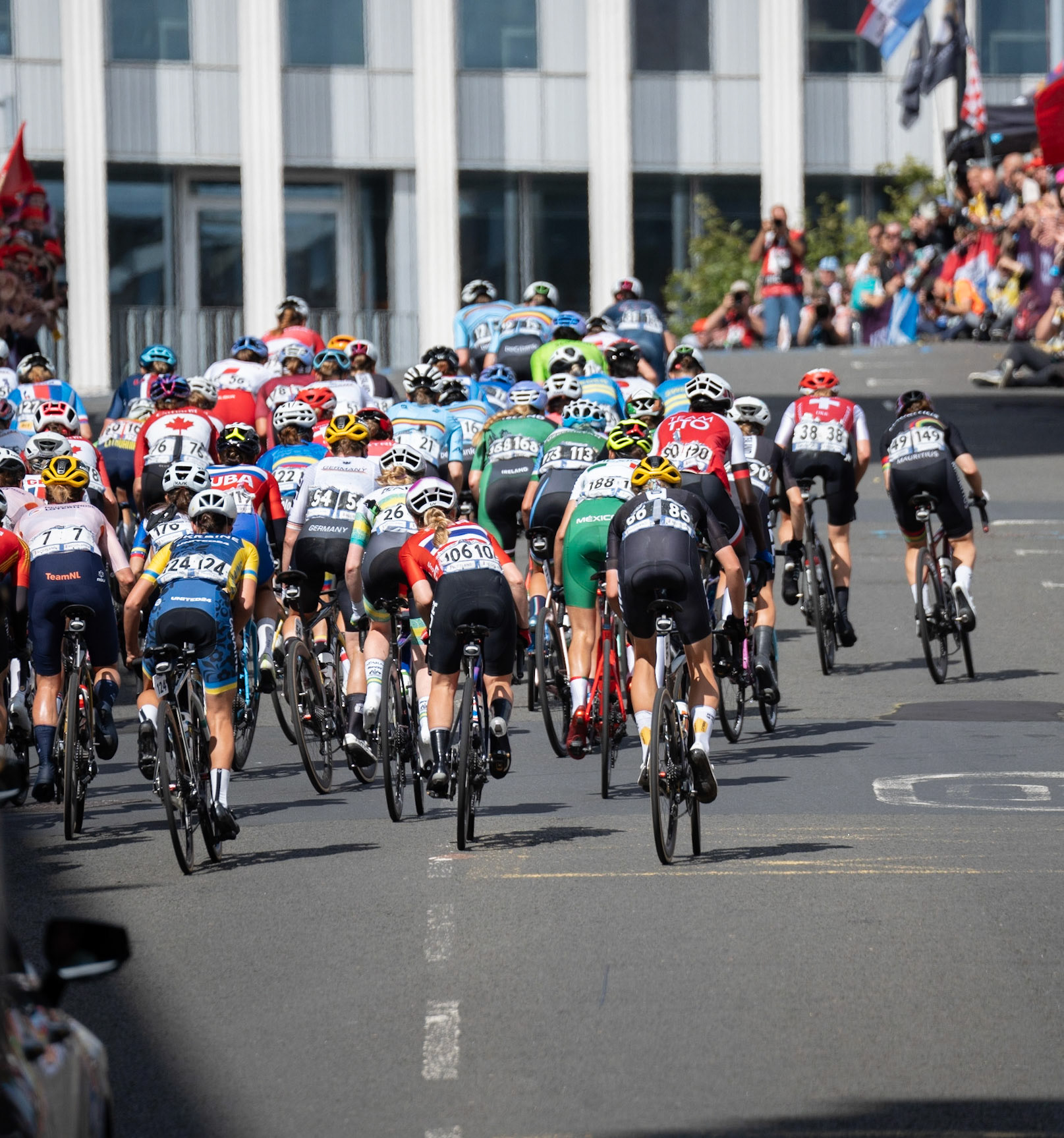 Glasgow, Scotland, UK. 13th August 2023. UCI World Championships – Lotte Kopecky of Belgium wins the Women’s Elite Road Race Road Race from Loch Lomond to Glasgow ending with 6 laps of the city centre circuit. Credit R.Gass/Alamy Live News