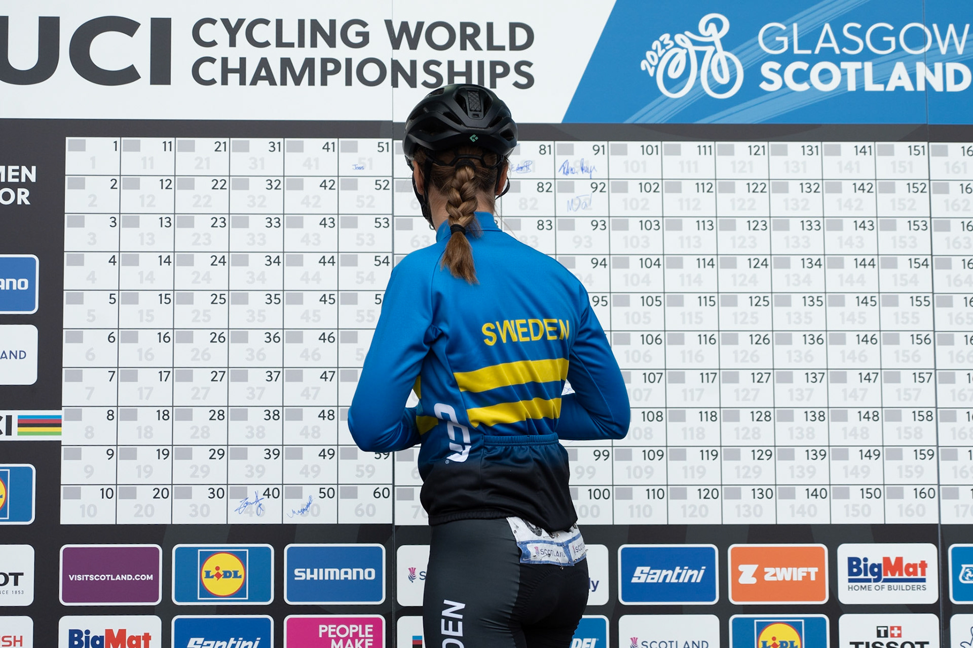 Glasgow, Scotland, UK. 5th August 2023. UCI World Championships - Junior Woman – Presentation of Teams prior to the Road Race of 5 laps of the city centre circuit. Credit R.Gass/Alamy Live News