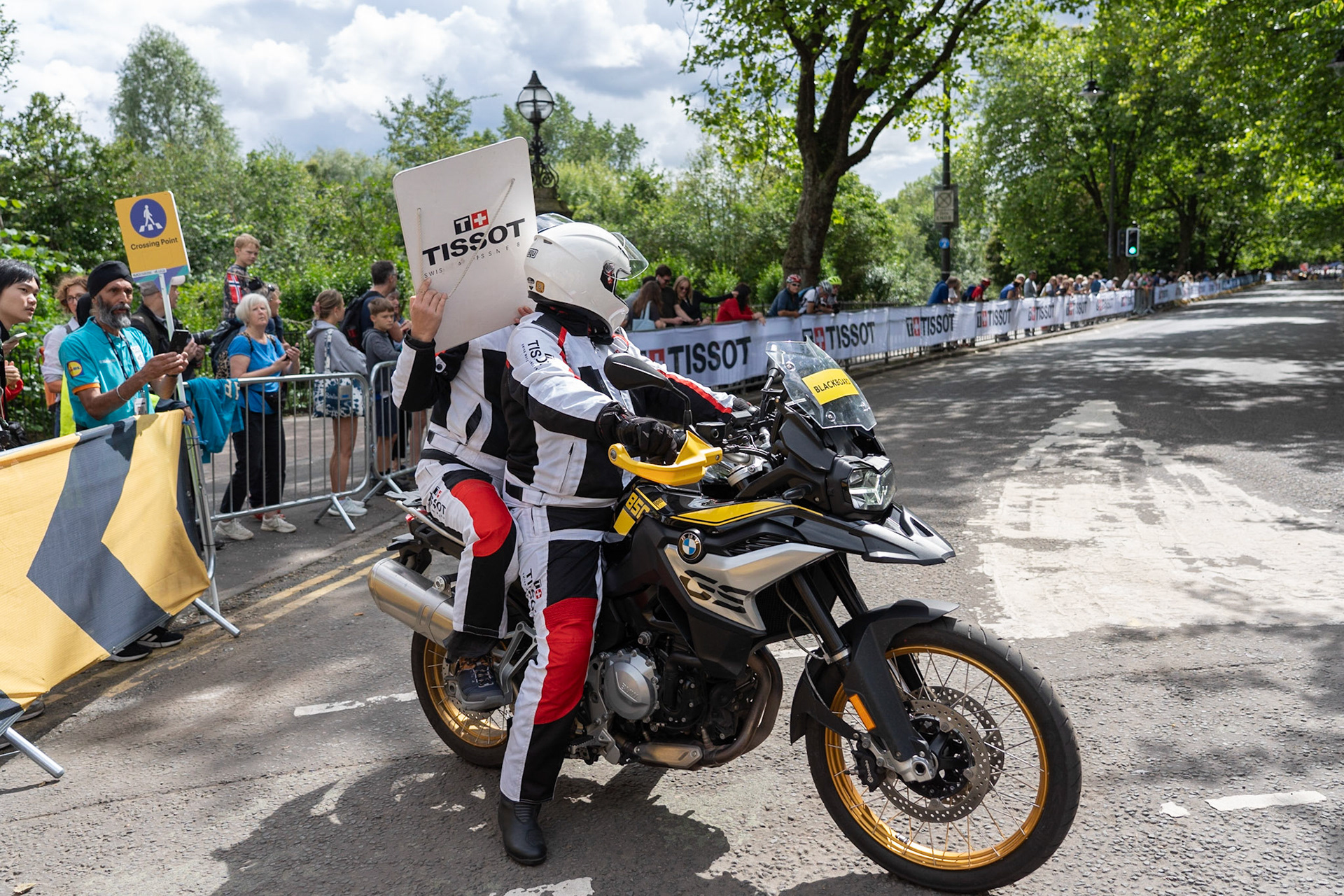 Glasgow, Scotland, UK. 6th August 2023. UCI World Championships – Mathieu van der Poel wins the Men’s Elite Road Race Road Race from Edinburgh to Glasgow ending with 10 laps of the city centre circuit. Credit R.Gass/Alamy Live News