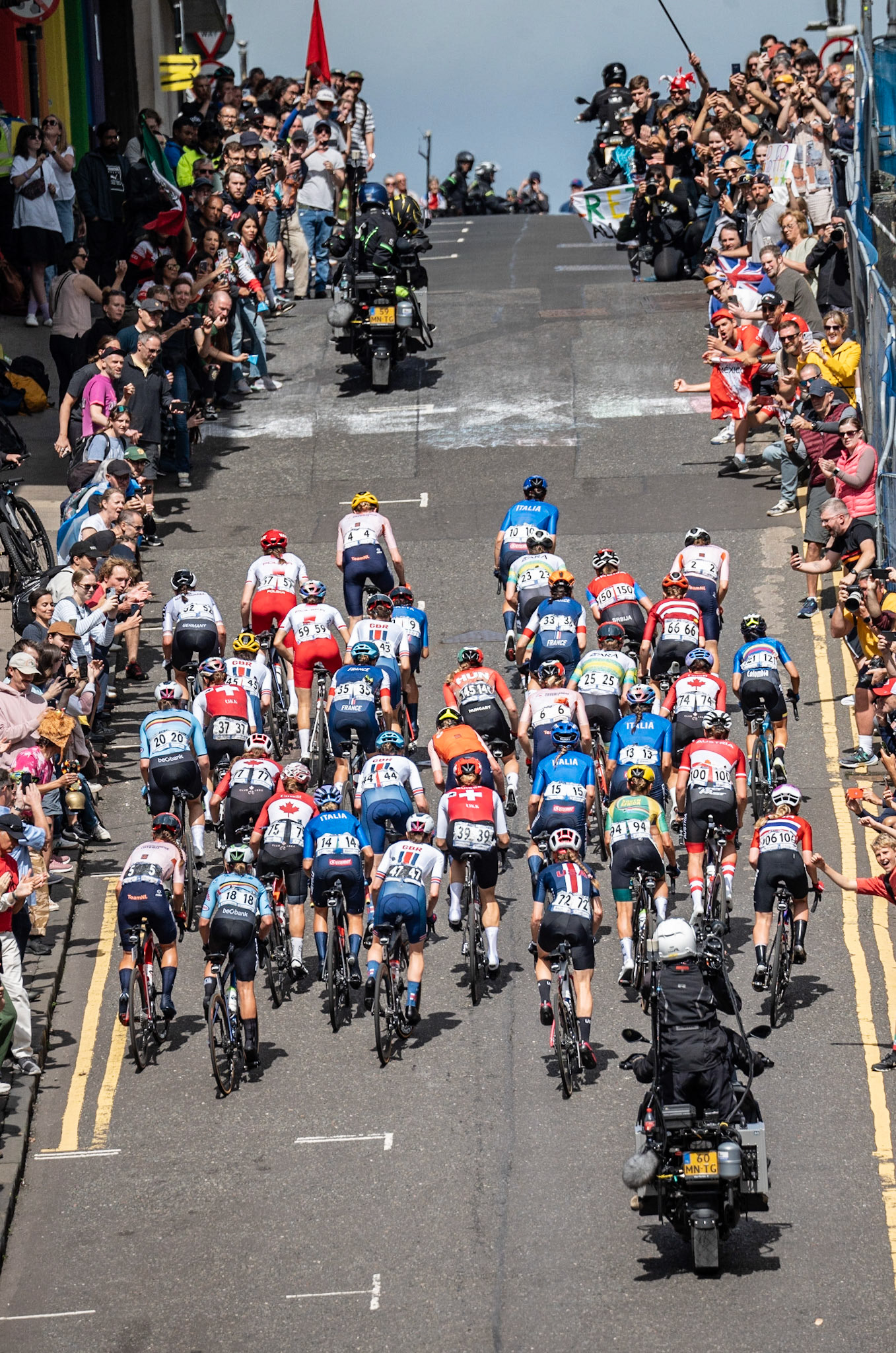 Glasgow, Scotland, UK. 13th August 2023. UCI World Championships – Lotte Kopecky of Belgium wins the Women’s Elite Road Race Road Race from Loch Lomond to Glasgow ending with 6 laps of the city centre circuit. Credit R.Gass/Alamy Live News