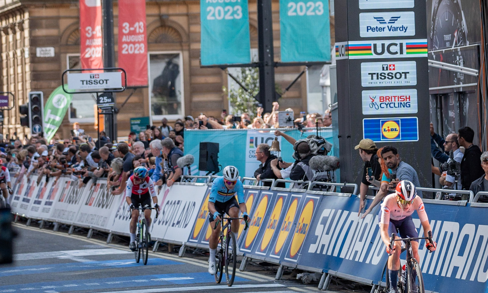 Glasgow, Scotland, UK. 13th August 2023. UCI World Championships – Lotte Kopecky of Belgium wins the Women’s Elite Road Race Road Race from Loch Lomond to Glasgow ending with 6 laps of the city centre circuit. Credit R.Gass/Alamy Live News