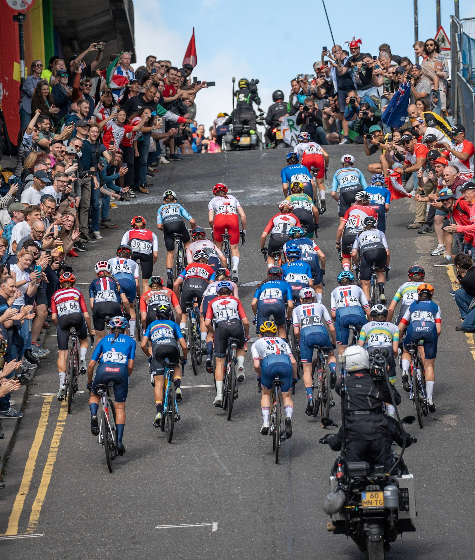 Glasgow, Scotland, UK. 13th August 2023. UCI World Championships – Lotte Kopecky of Belgium wins the Women’s Elite Road Race Road Race from Loch Lomond to Glasgow ending with 6 laps of the city centre circuit. Credit R.Gass/Alamy Live News