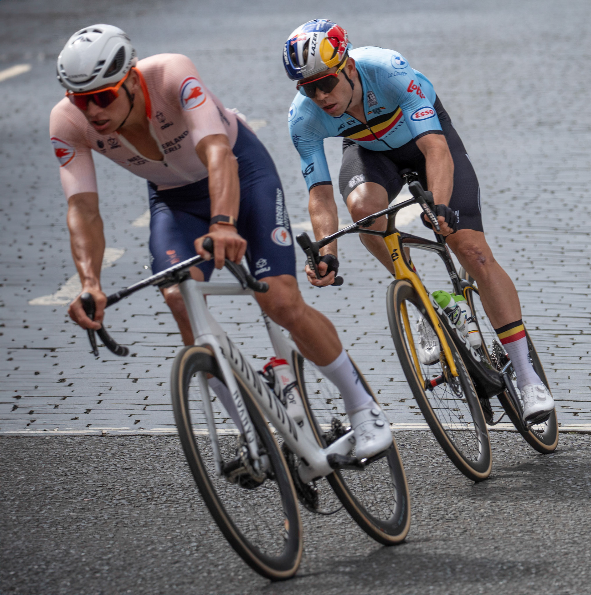 Glasgow, Scotland, UK. 6th August 2023. UCI World Championships – Mathieu van der Poel wins the Men’s Elite Road Race Road Race from Edinburgh to Glasgow ending with 10 laps of the city centre circuit. Credit R.Gass/Alamy Live News