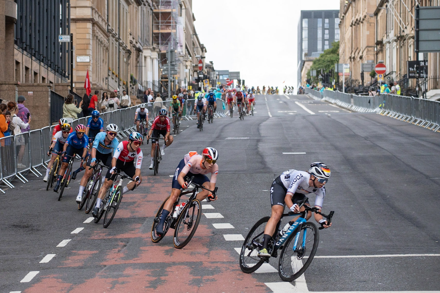 Glasgow, Scotland, UK. 13th August 2023. UCI World Championships – Lotte Kopecky of Belgium wins the Women’s Elite Road Race Road Race from Loch Lomond to Glasgow ending with 6 laps of the city centre circuit. Credit R.Gass/Alamy Live News