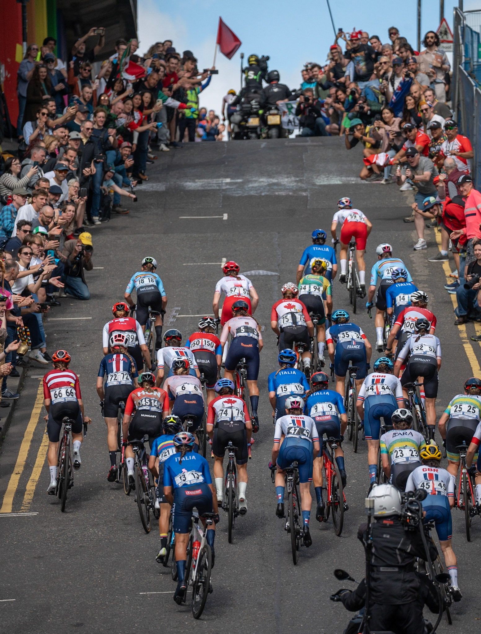 Glasgow, Scotland, UK. 13th August 2023. UCI World Championships – Lotte Kopecky of Belgium wins the Women’s Elite Road Race Road Race from Loch Lomond to Glasgow ending with 6 laps of the city centre circuit. Credit R.Gass/Alamy Live News