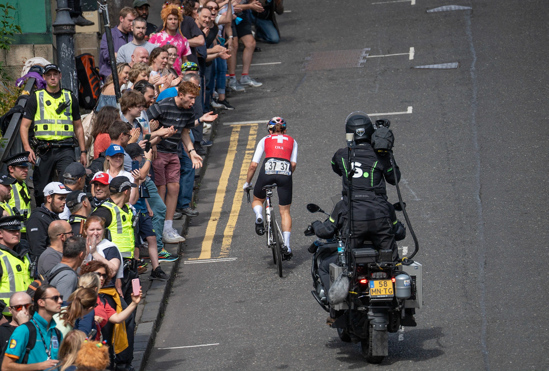 Glasgow, Scotland, UK. 13th August 2023. UCI World Championships – Lotte Kopecky of Belgium wins the Women’s Elite Road Race Road Race from Loch Lomond to Glasgow ending with 6 laps of the city centre circuit. Credit R.Gass/Alamy Live News