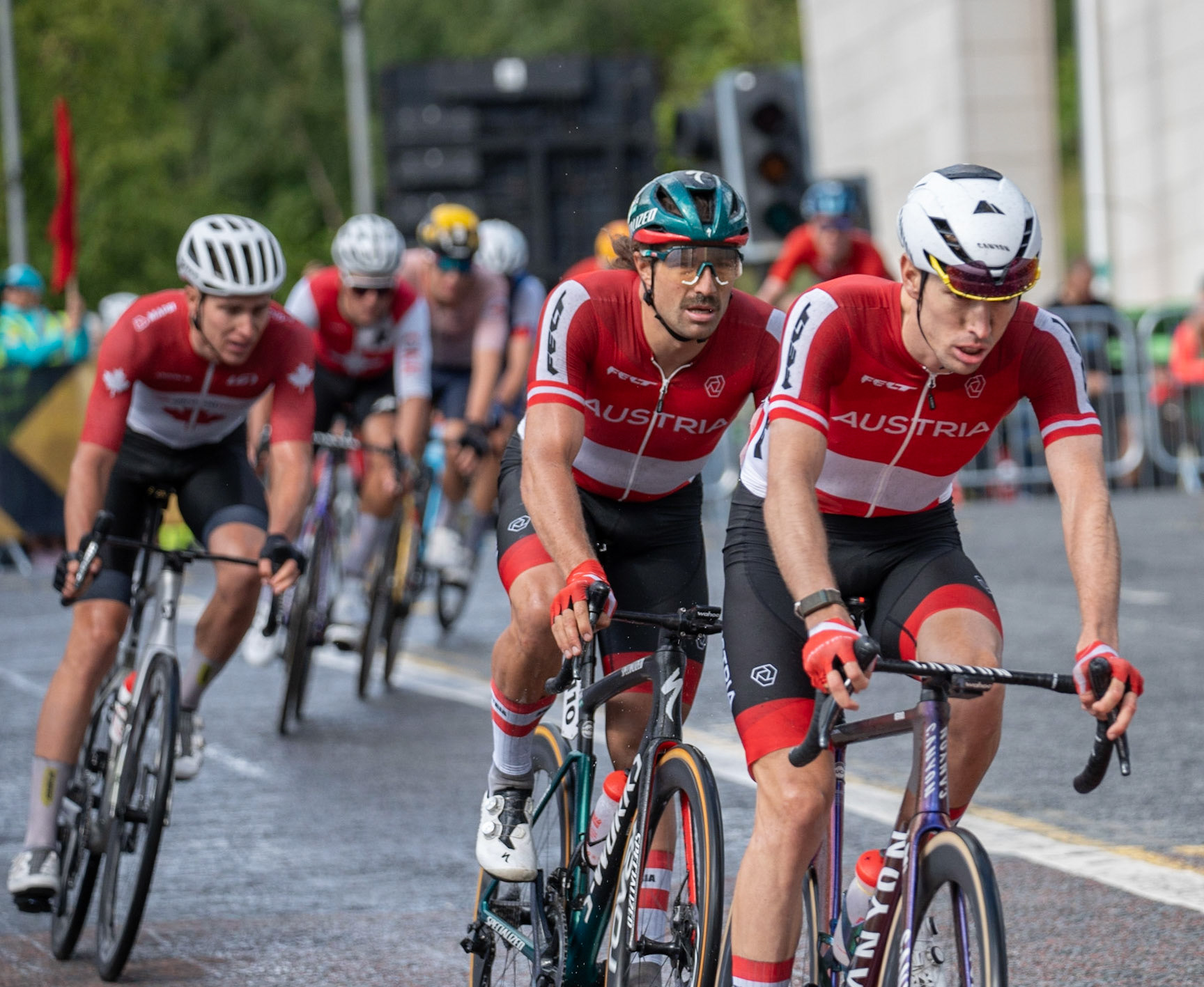 Glasgow, Scotland, UK. 6th August 2023. UCI World Championships – Mathieu van der Poel wins the Men’s Elite Road Race Road Race from Edinburgh to Glasgow ending with 10 laps of the city centre circuit. Credit R.Gass/Alamy Live News