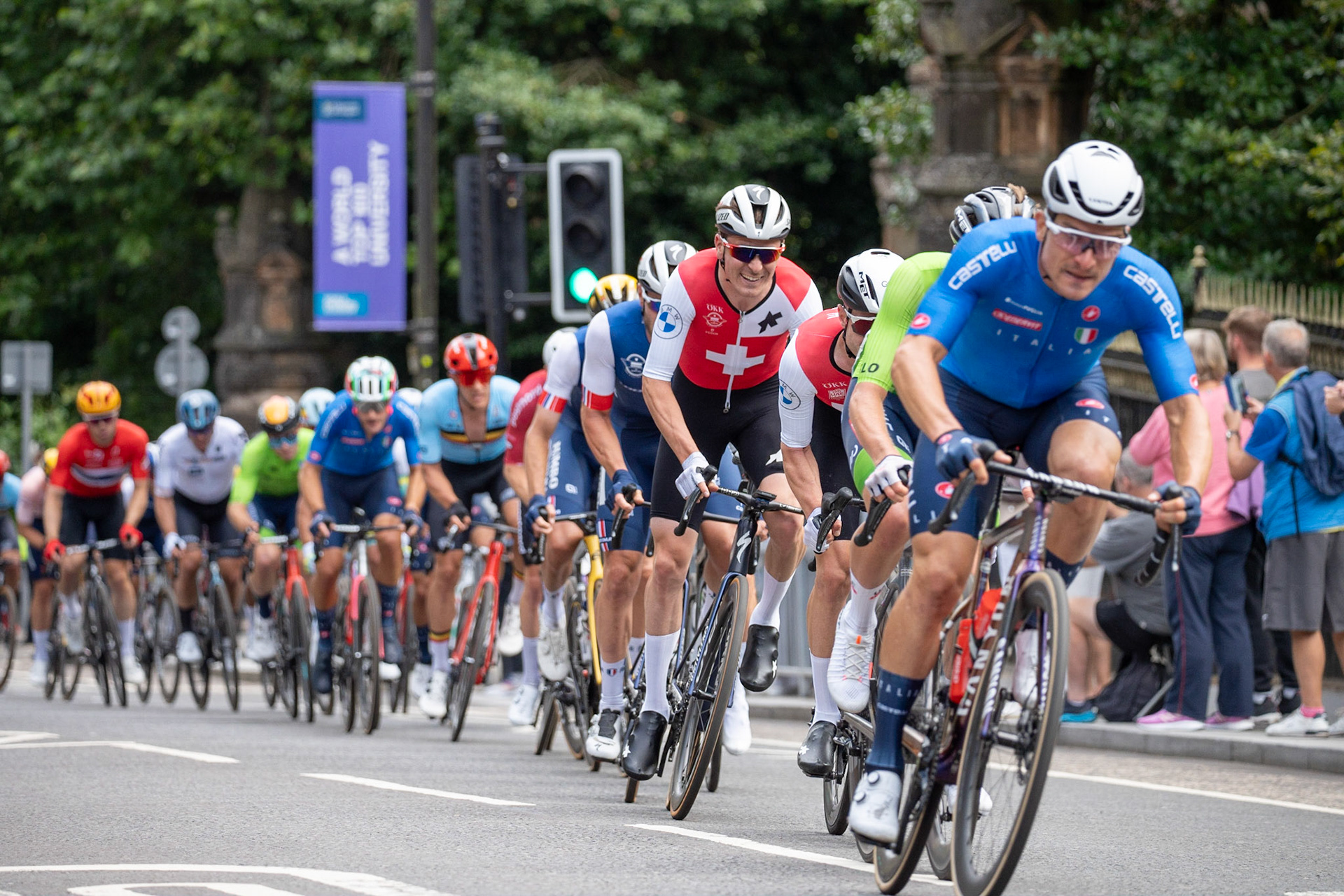 Glasgow, Scotland, UK. 6th August 2023. UCI World Championships – Mathieu van der Poel wins the Men’s Elite Road Race Road Race from Edinburgh to Glasgow ending with 10 laps of the city centre circuit. Credit R.Gass/Alamy Live News