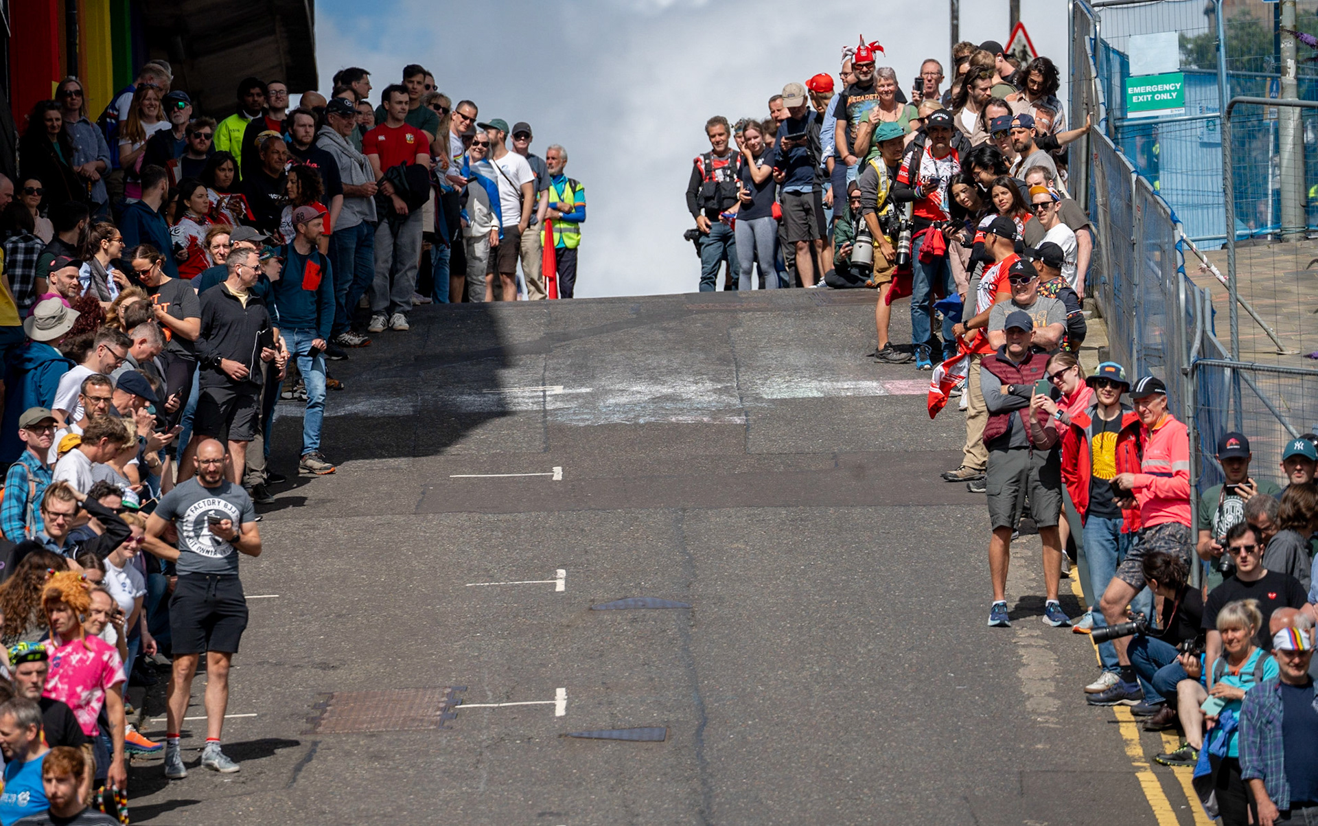 Glasgow, Scotland, UK. 13th August 2023. UCI World Championships – Lotte Kopecky of Belgium wins the Women’s Elite Road Race Road Race from Loch Lomond to Glasgow ending with 6 laps of the city centre circuit. Credit R.Gass/Alamy Live News