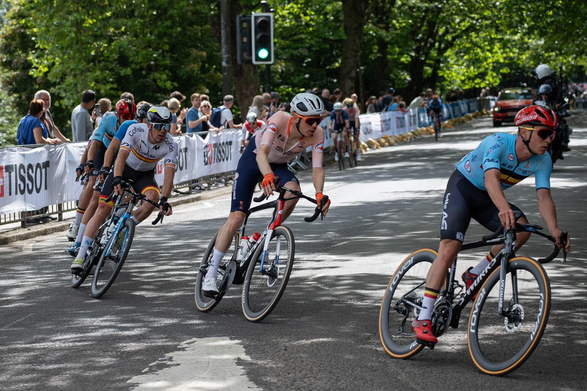 Glasgow, Scotland, UK. 6th August 2023. UCI World Championships – Mathieu van der Poel wins the Men’s Elite Road Race Road Race from Edinburgh to Glasgow ending with 10 laps of the city centre circuit. Credit R.Gass/Alamy Live News
