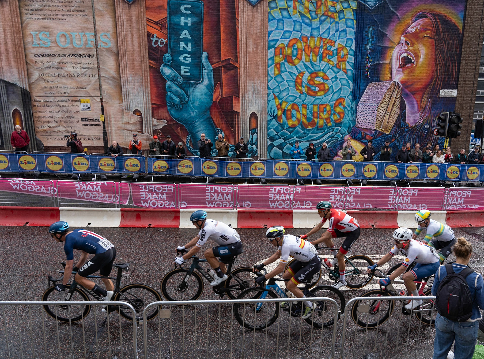 Glasgow, Scotland, UK. 6th August 2023. UCI World Championships – Mathieu van der Poel wins the Men’s Elite Road Race Road Race from Edinburgh to Glasgow ending with 10 laps of the city centre circuit. Credit R.Gass/Alamy Live News
