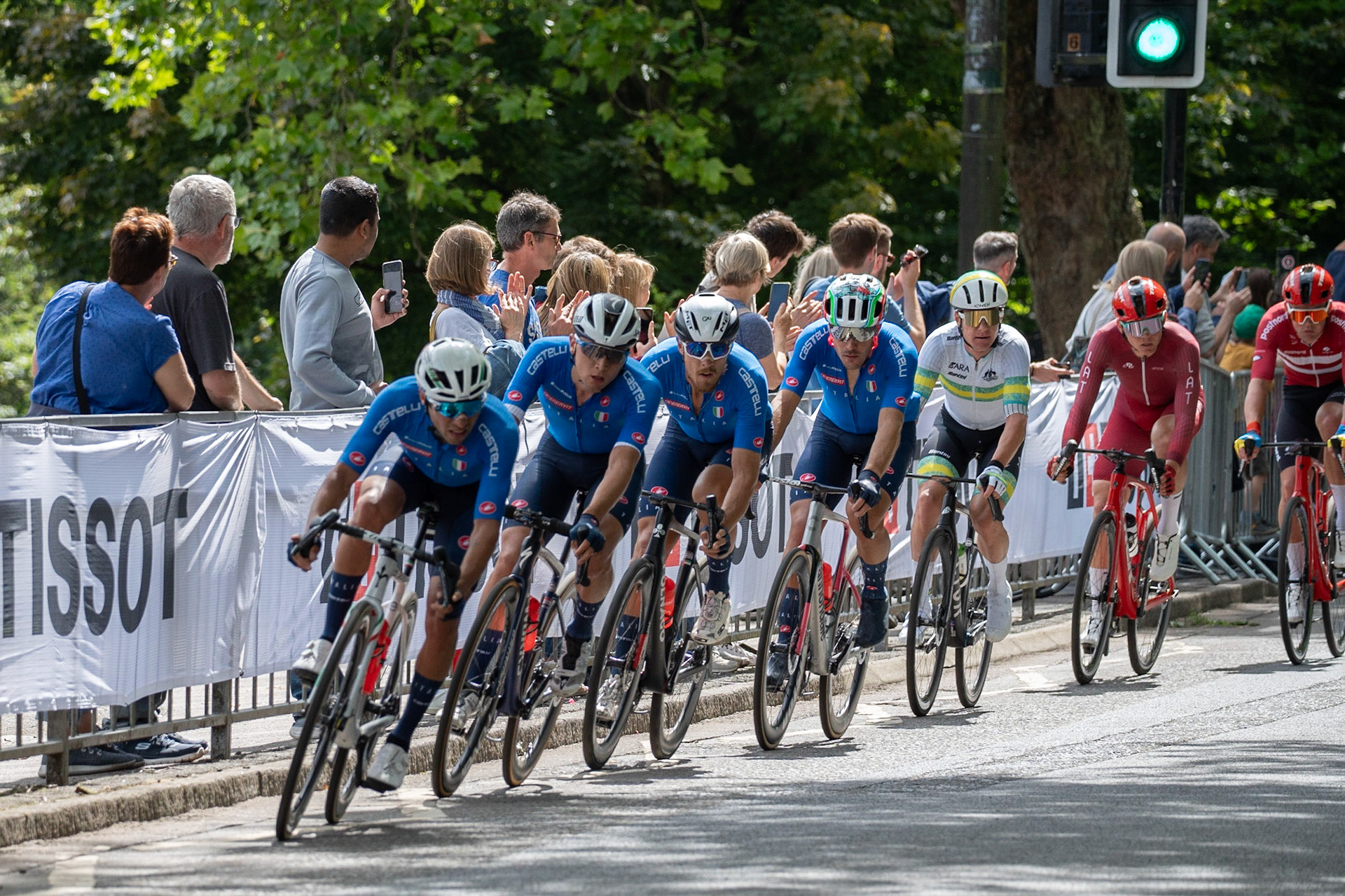 Glasgow, Scotland, UK. 6th August 2023. UCI World Championships – Mathieu van der Poel wins the Men’s Elite Road Race Road Race from Edinburgh to Glasgow ending with 10 laps of the city centre circuit. Credit R.Gass/Alamy Live News