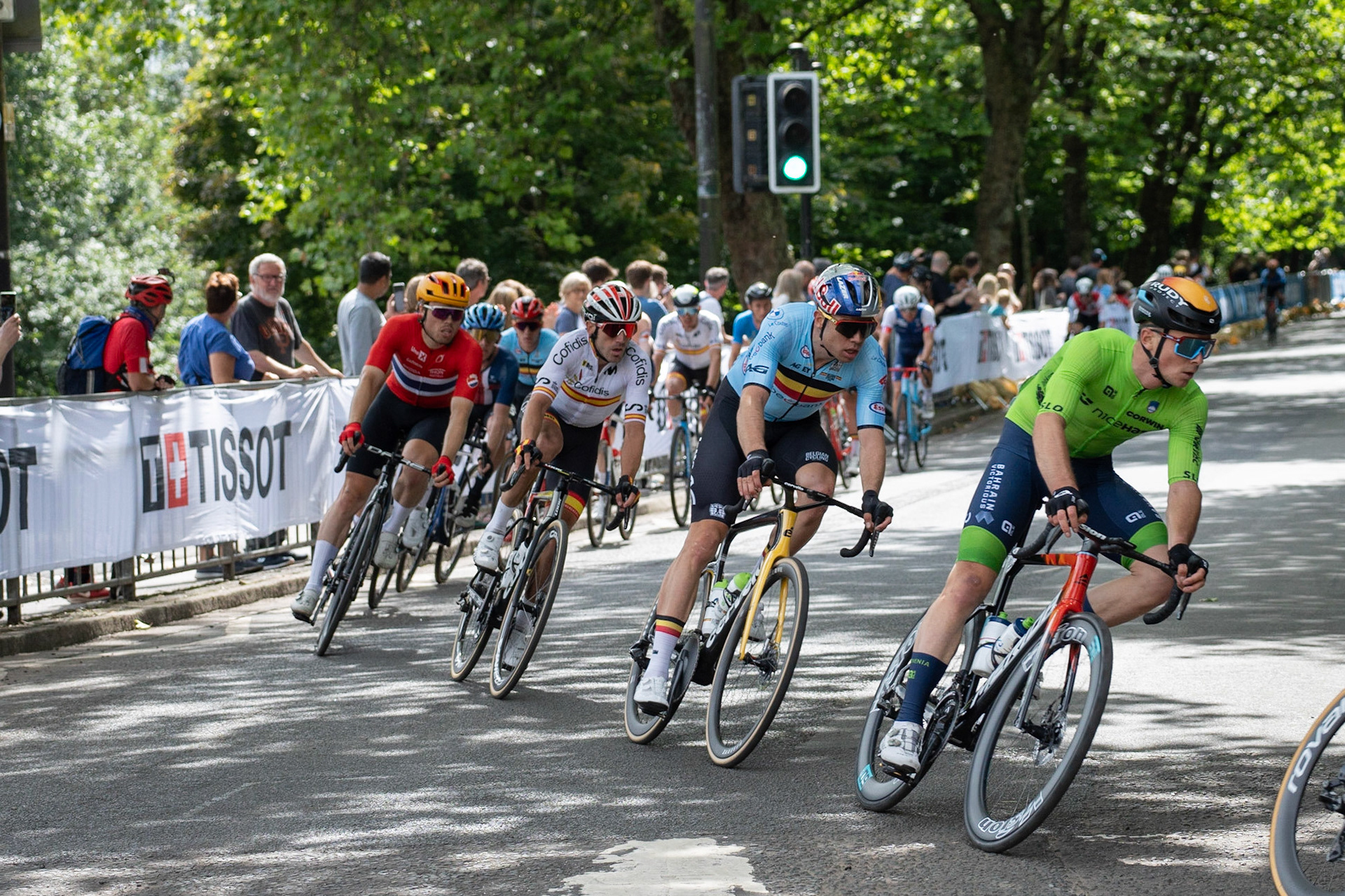 Glasgow, Scotland, UK. 6th August 2023. UCI World Championships – Mathieu van der Poel wins the Men’s Elite Road Race Road Race from Edinburgh to Glasgow ending with 10 laps of the city centre circuit. Credit R.Gass/Alamy Live News