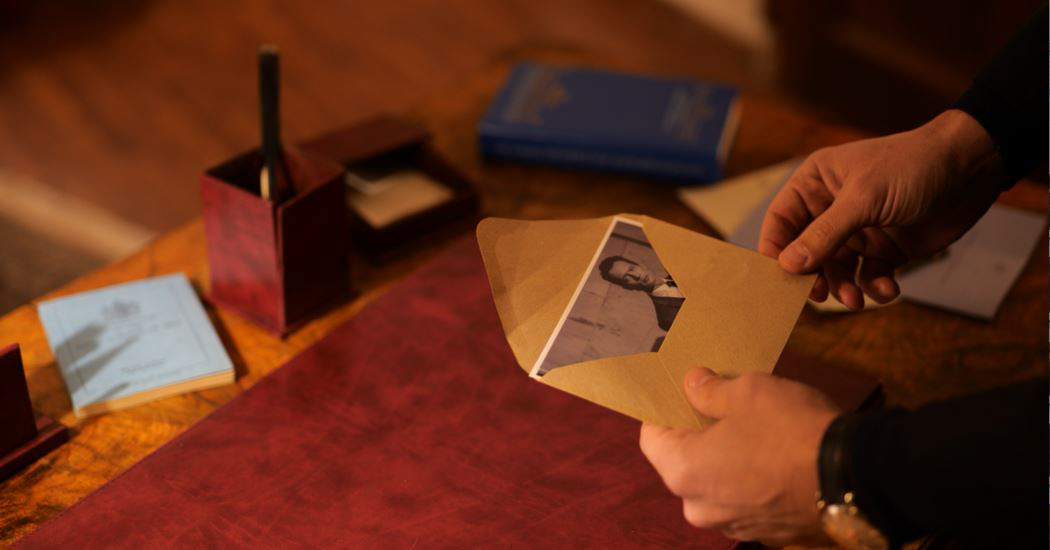 Replica vintage picture and 1960's desk dressing vinyl pen pots