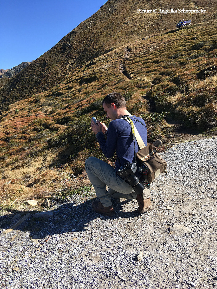 A look behind the scenes of my personal project “Family Journeys.” Here, I am photographing my parents on the Ahorn mountain. Mayrhofen, Austria, October 2018. Picture by Angelika Schoppmeier.