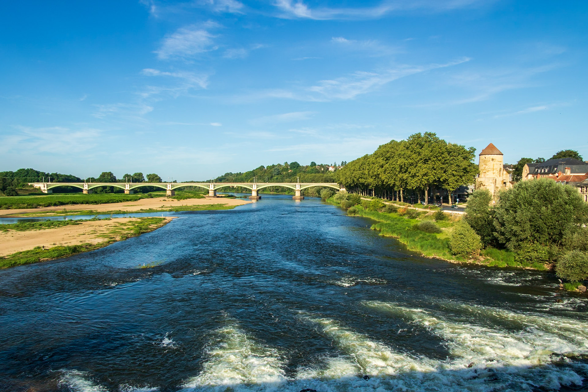 La Loire et la Tour Goguin à Nevers