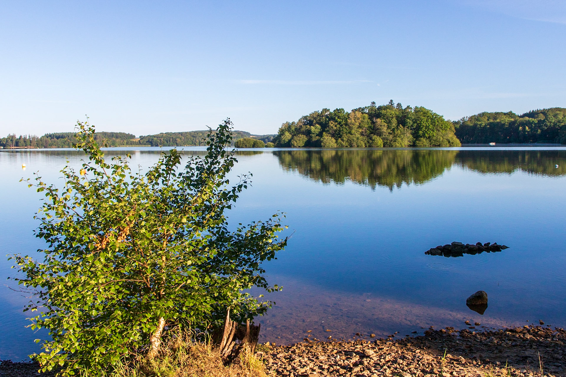 La petite Ile du Lac des Settons