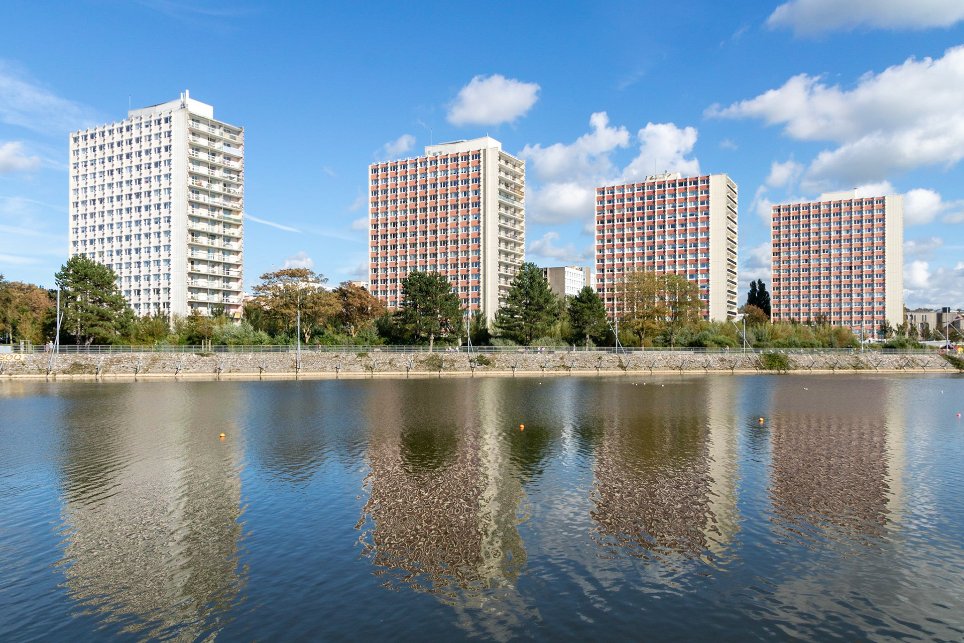 Immeubles au bord de la Liane à Boulogne-sur-Mer