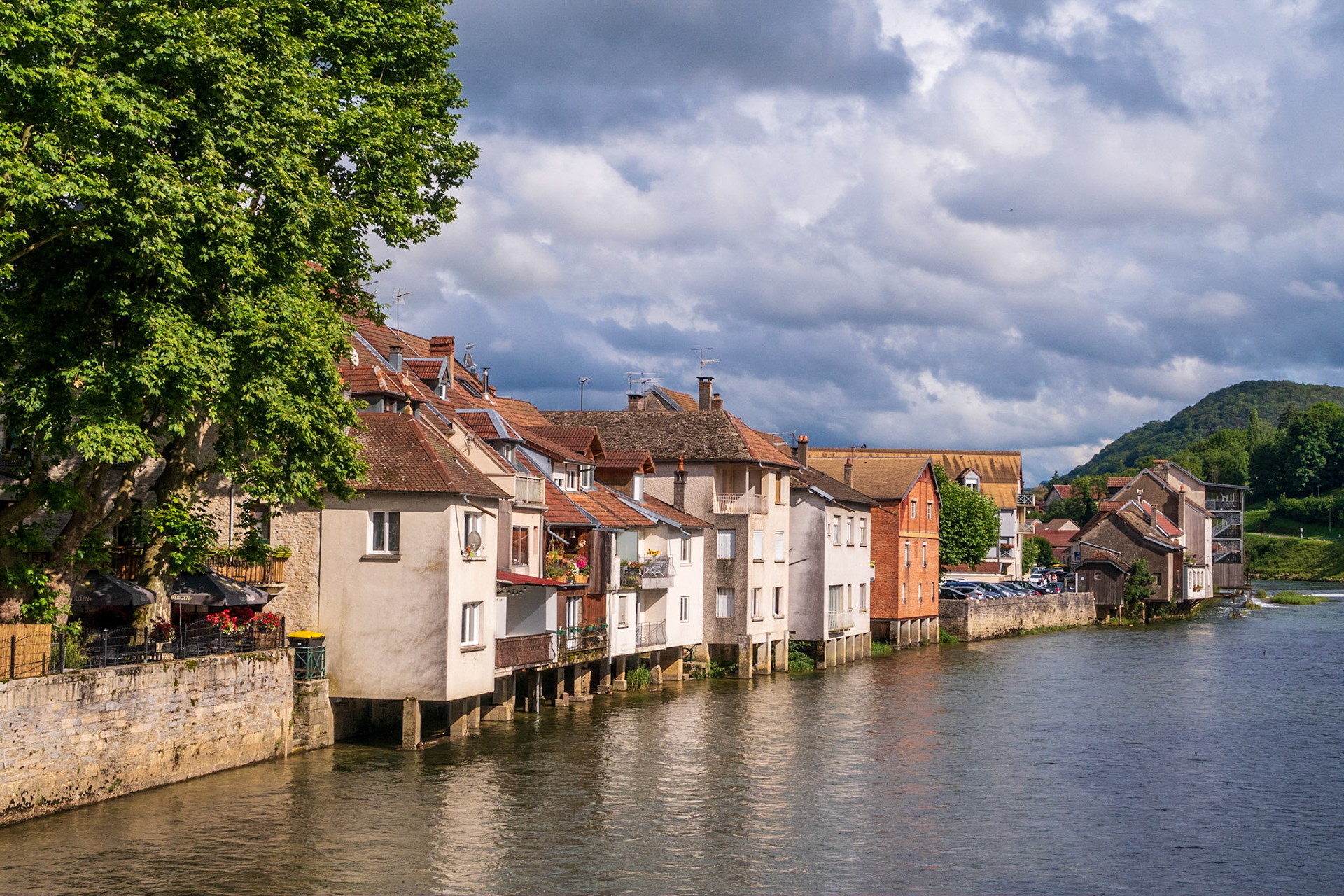Les berges de la Loue à Ornans (Doubs)