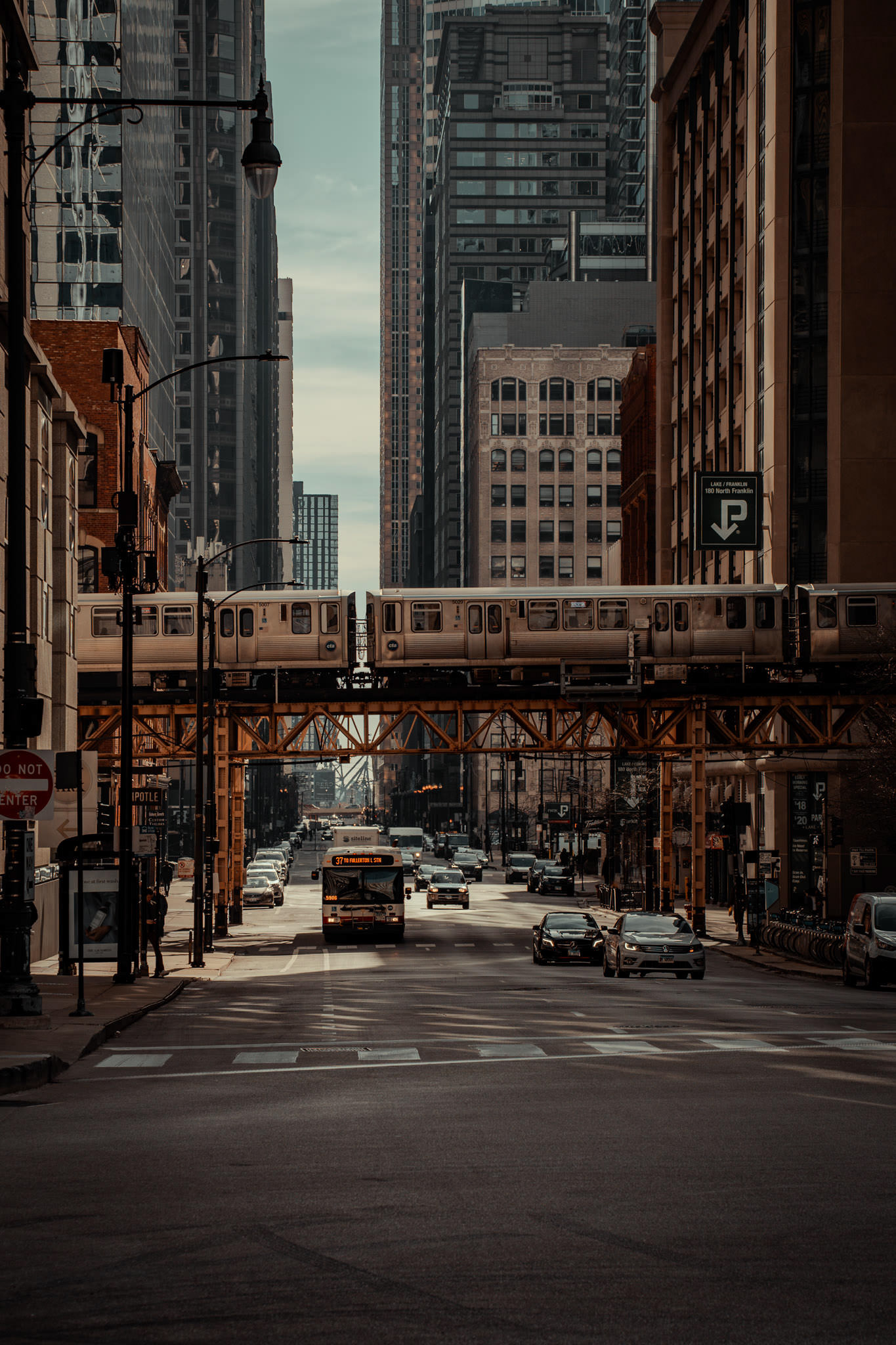 Chicago Street Scene – Urban scene of Chicago streets and architecture.