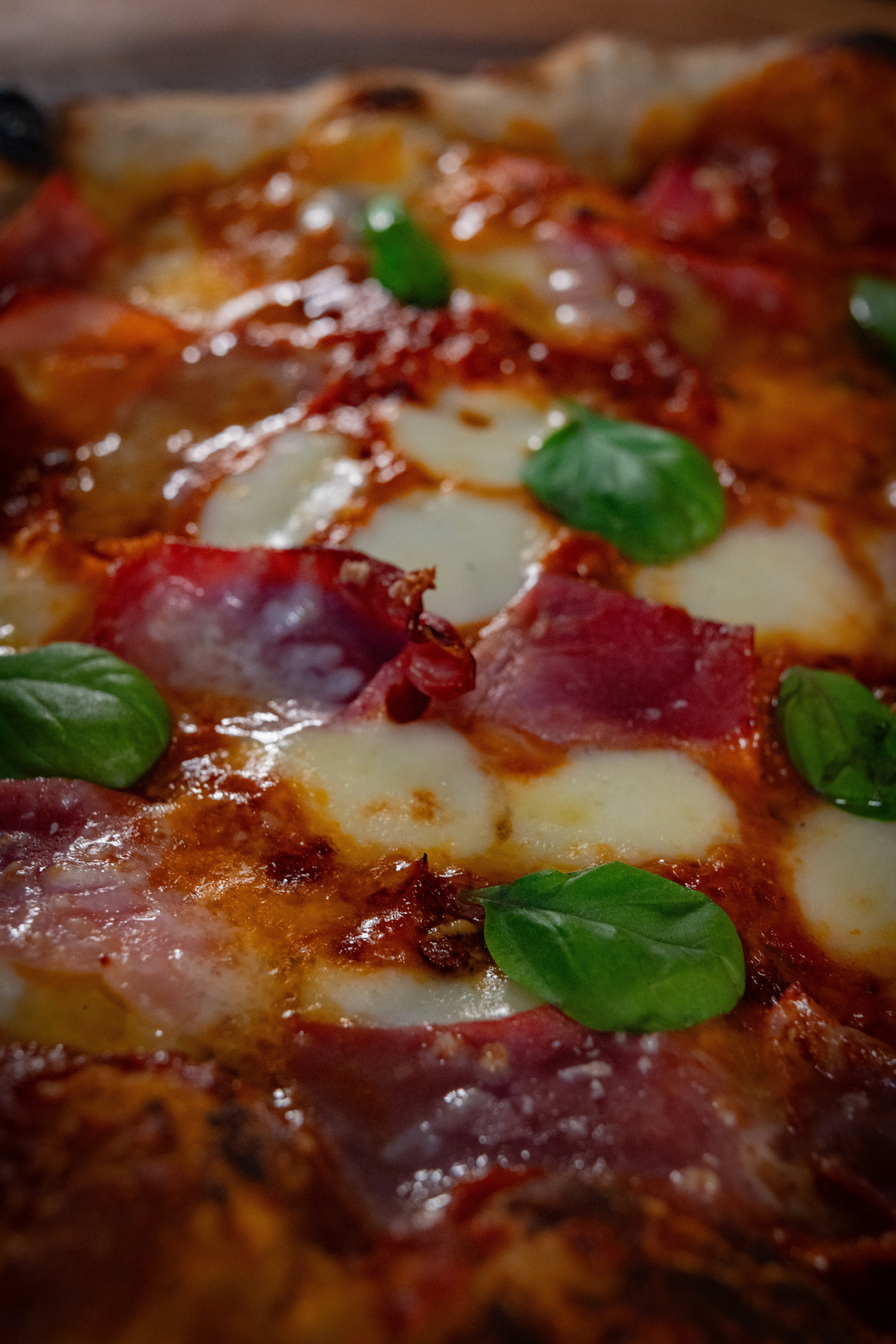 Rustic Pizza with Mozzarella & Prosciutto