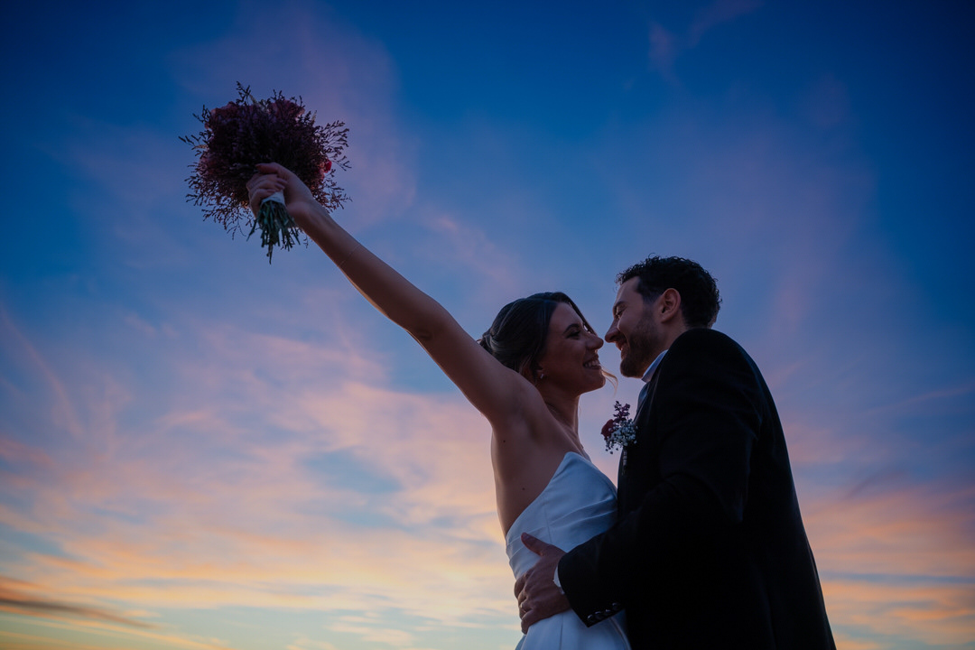 ritratto-sposi-tramonto-toscana-destination-wedding