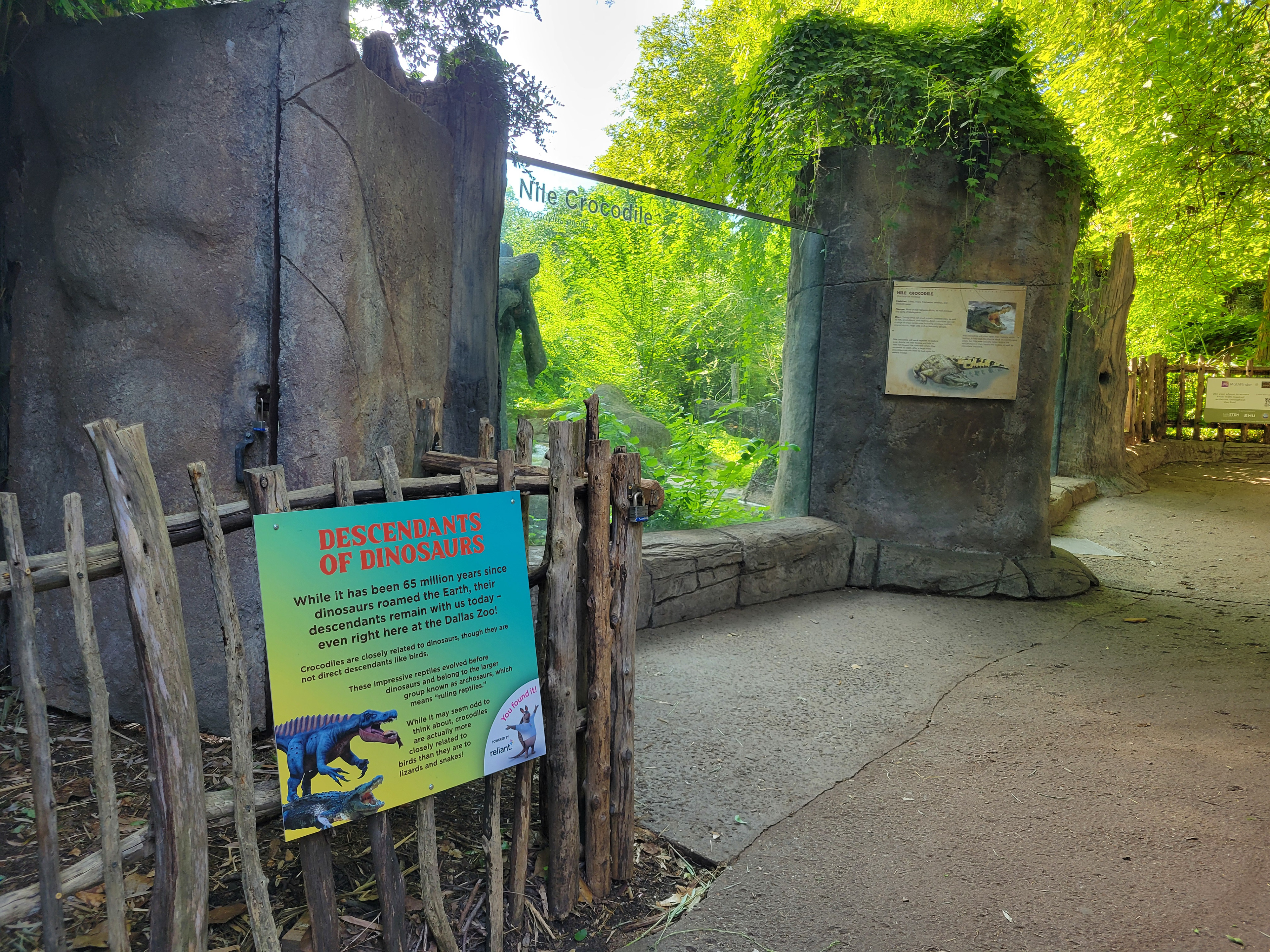 Descendants of Dinosaurs signage was a scavenger hunt aimed at generating interest about the Destination: Dinosaurs exhibit by connecting a Zoo animal to its past dinosaur ancestor