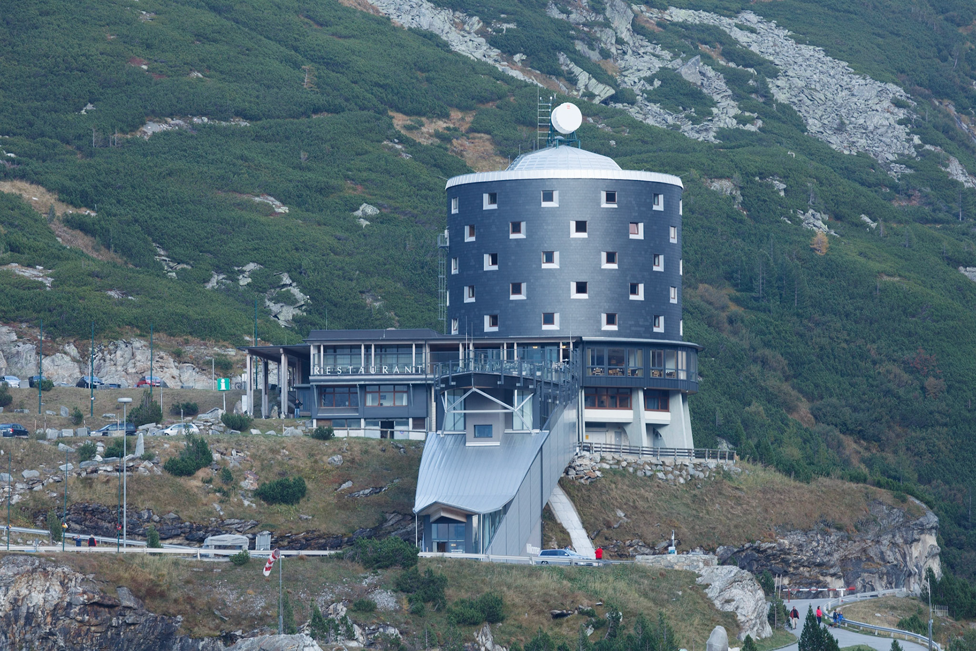 Hotel/Restaurant next to the dam