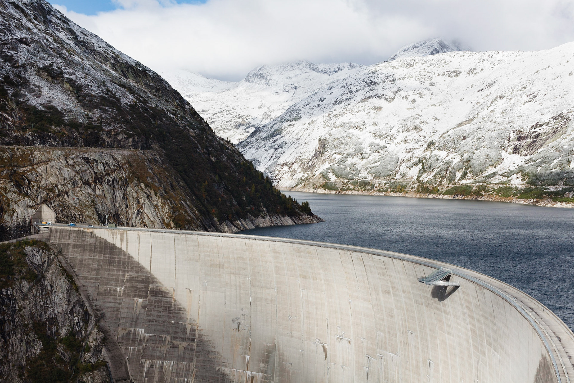 dam with skywalk
