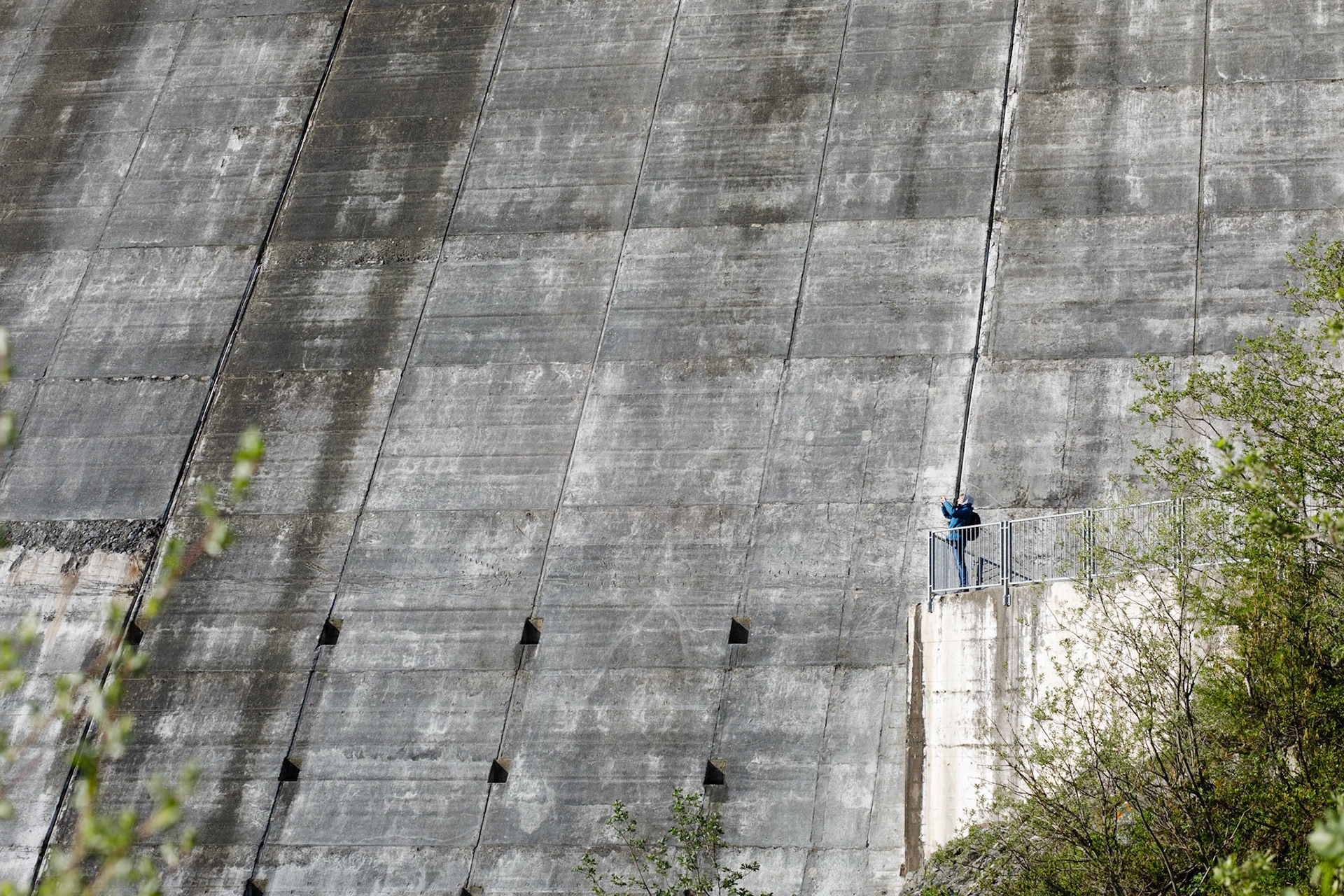 access platform to the barrage