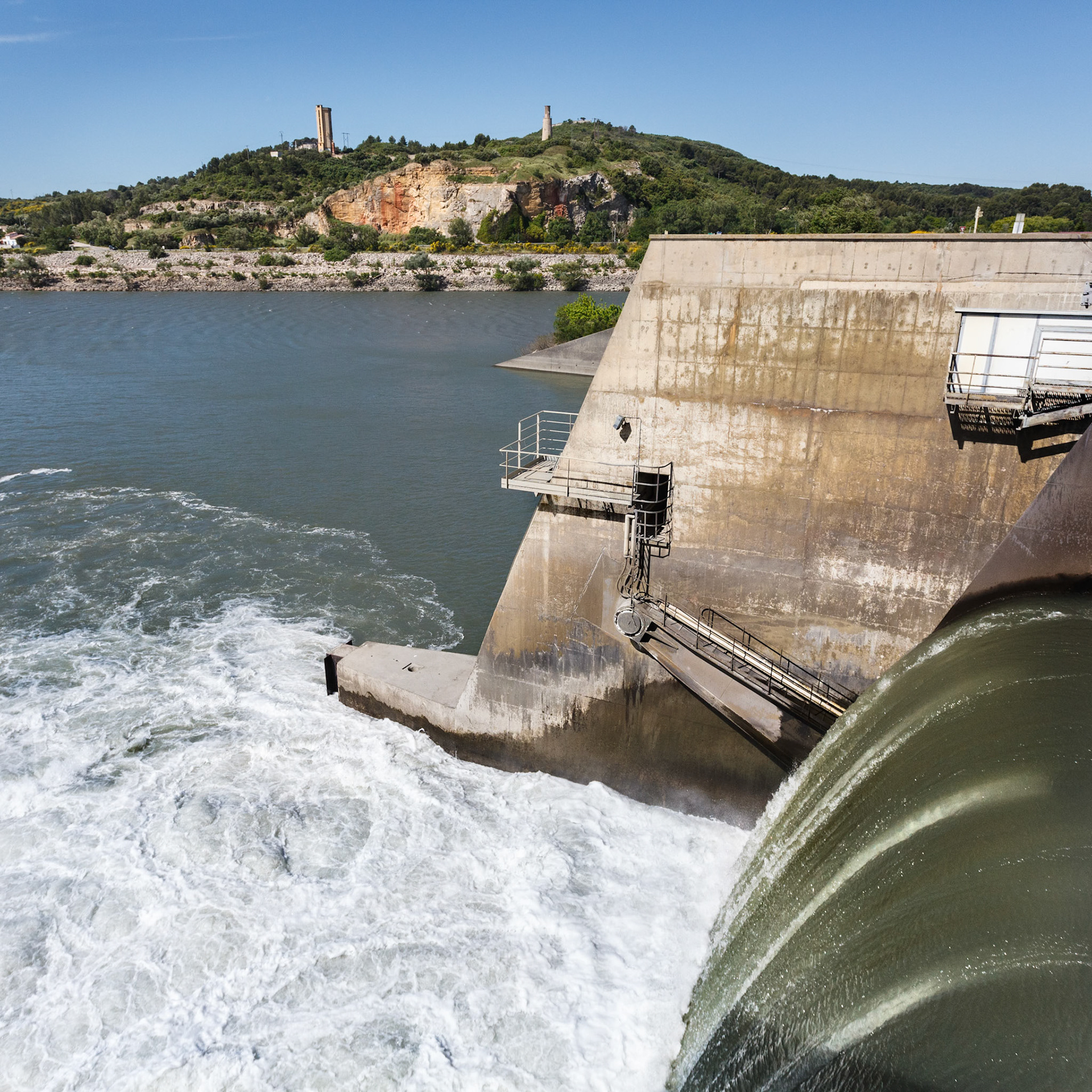 weir