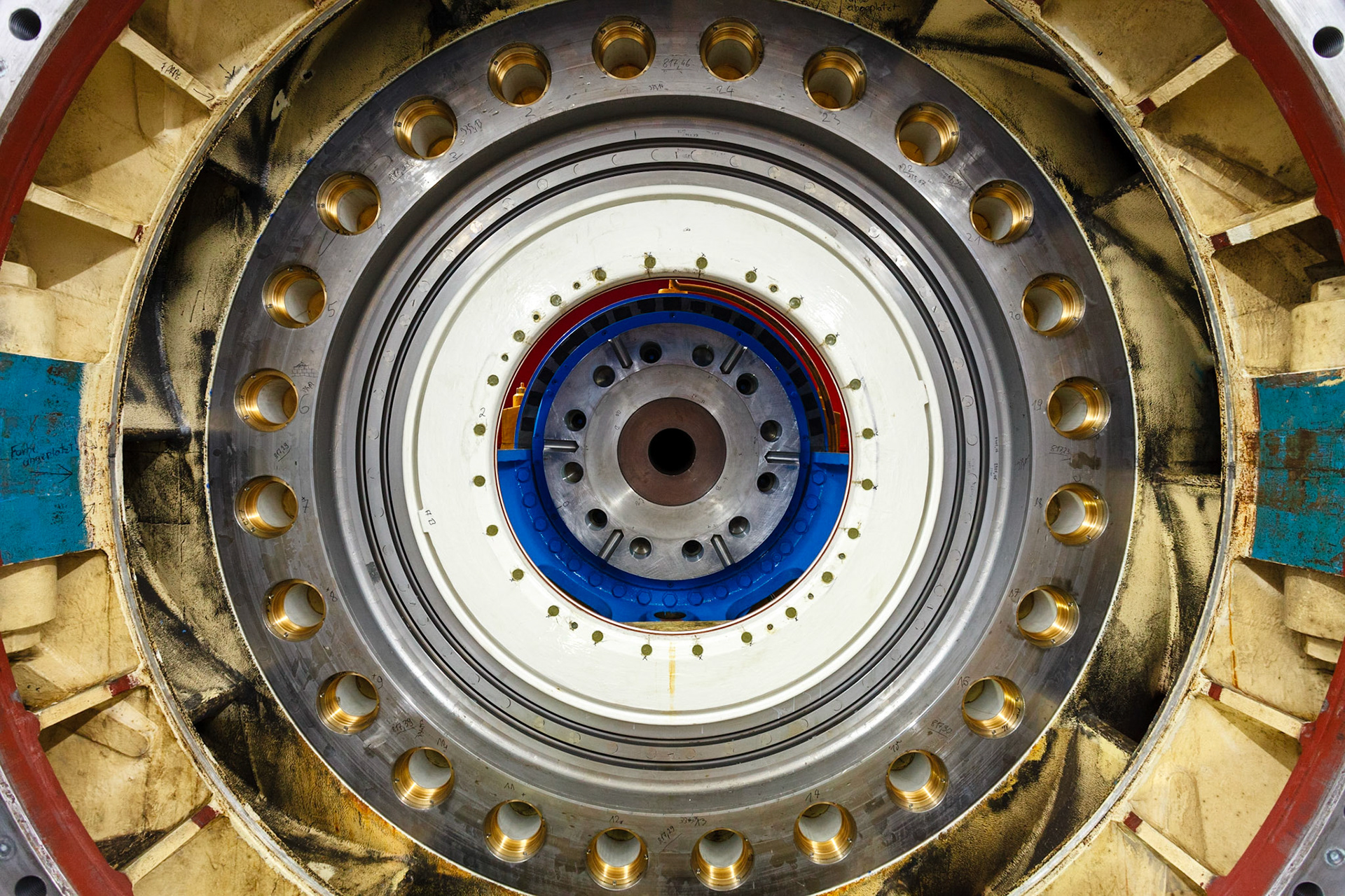 turbine housing with shaft fange for runner