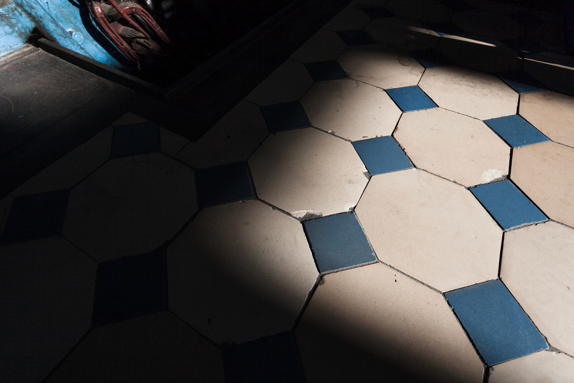 The floor tiles are "old design". If they need to be replaced, new have to be handcrafted.